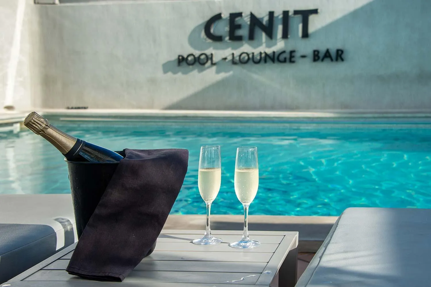 Swimming pool in Hotel Cenit & Apts Sol y Viento