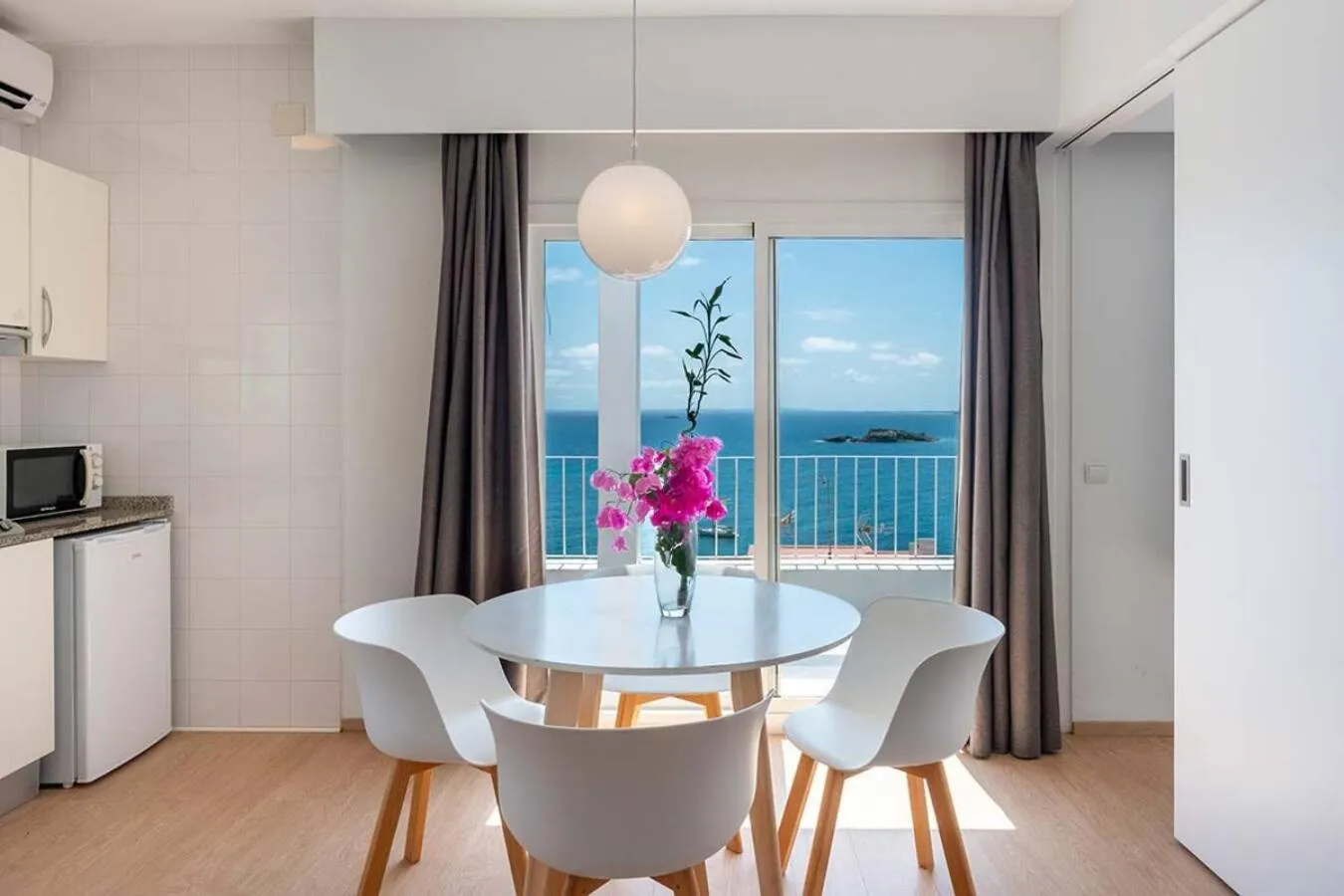 TV and multimedia in Hotel Cenit & Apts Sol y Viento