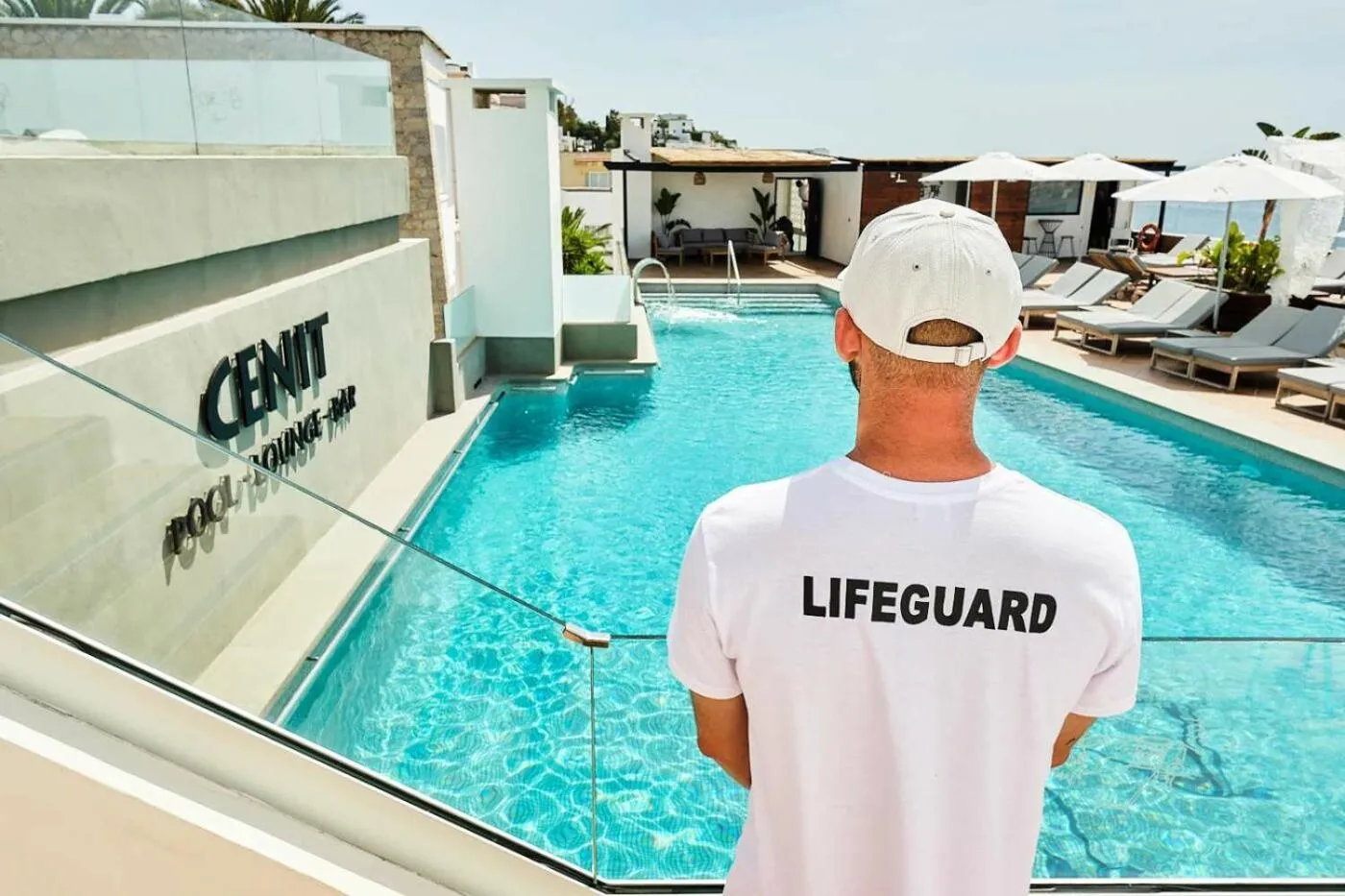 Swimming pool in Hotel Cenit & Apts Sol y Viento