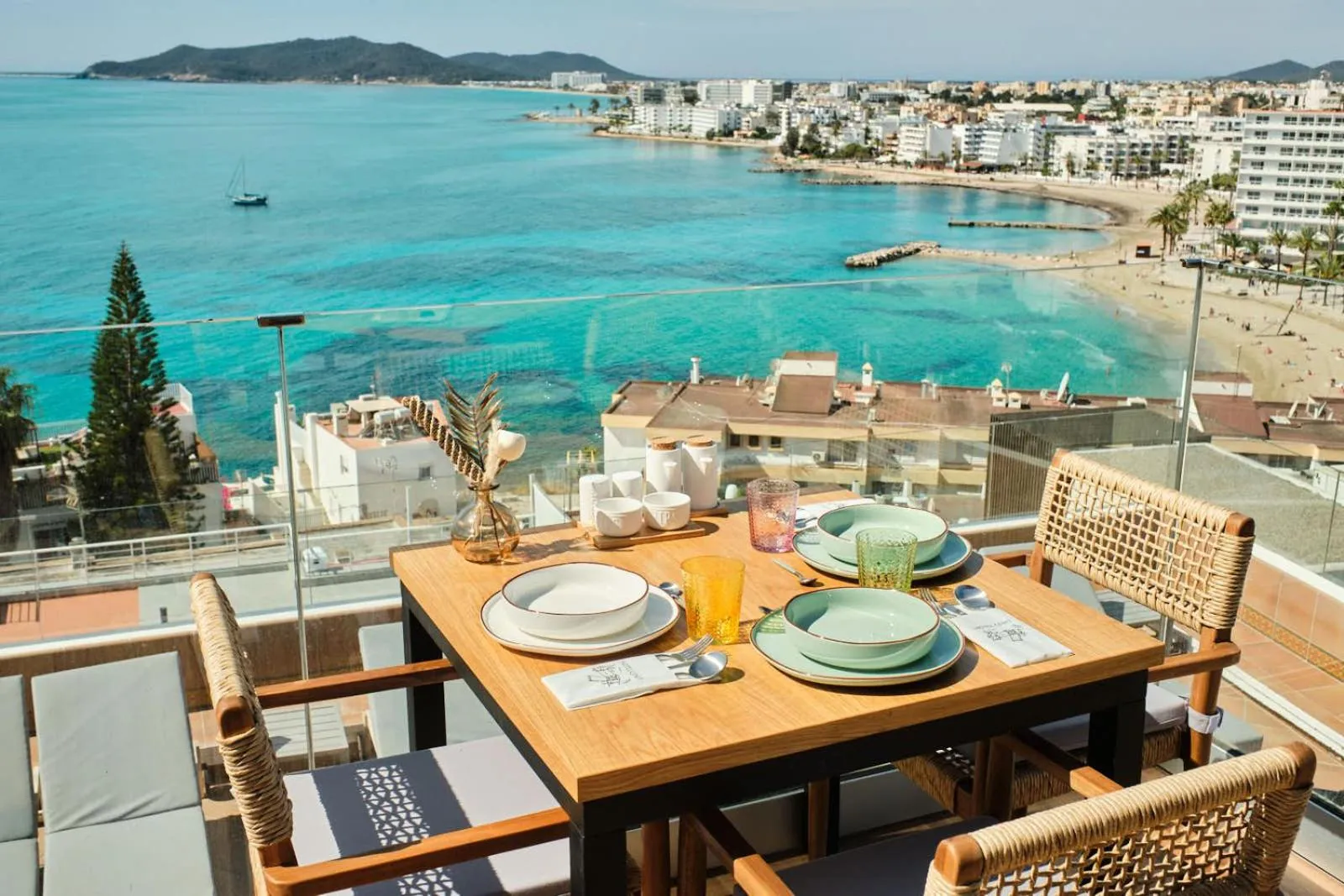 Restaurant/places to eat in Hotel Cenit & Apts Sol y Viento