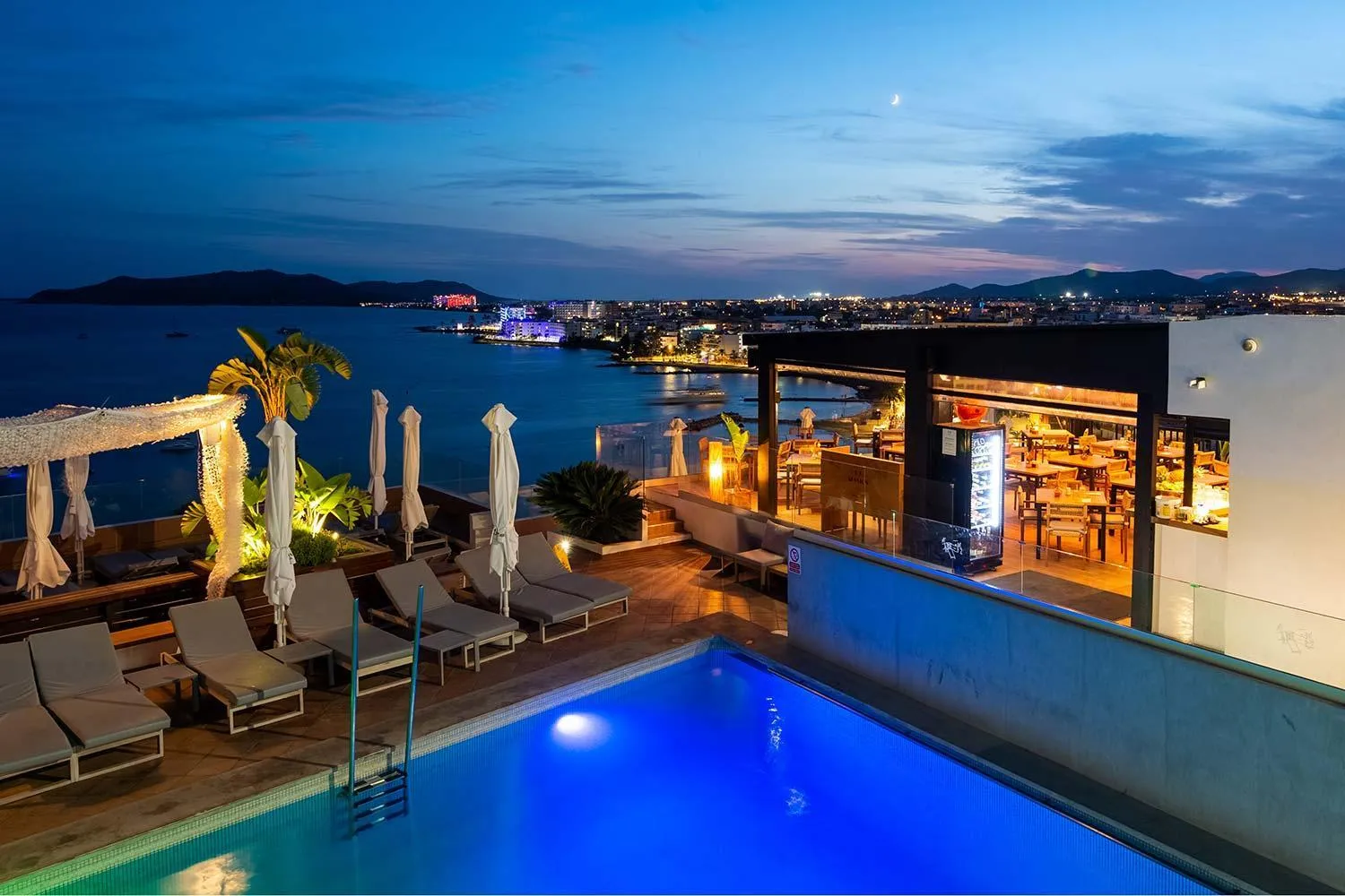 Restaurant/places to eat in Hotel Cenit & Apts Sol y Viento