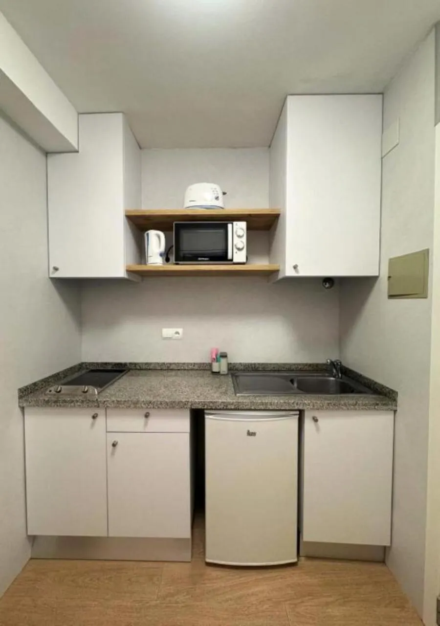 microwave in Hotel Cenit & Apts Sol y Viento