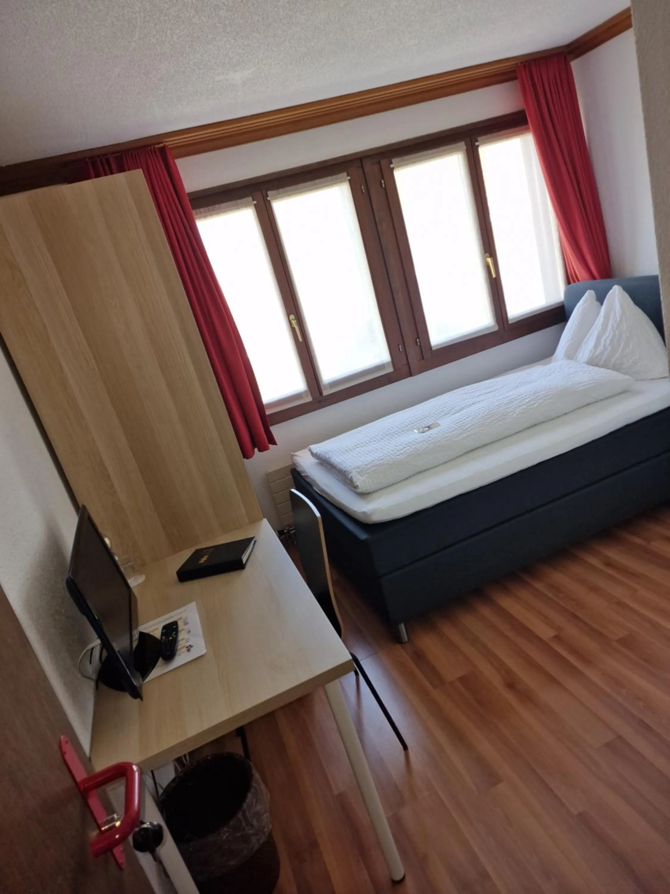 Bedroom, Bed in Hotel Alpha Thun