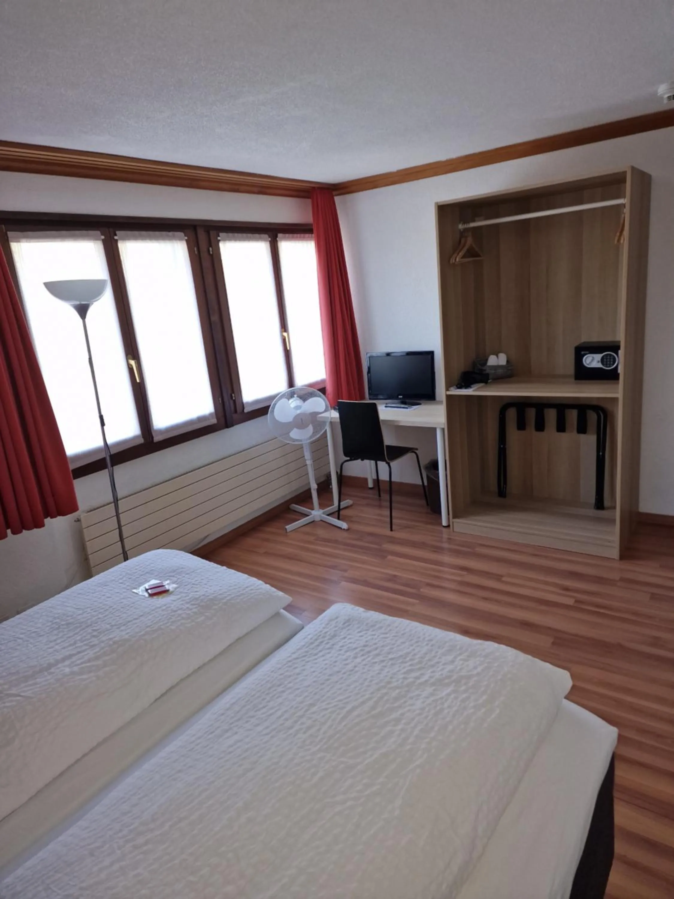 Bedroom, Bed in Hotel Alpha Thun