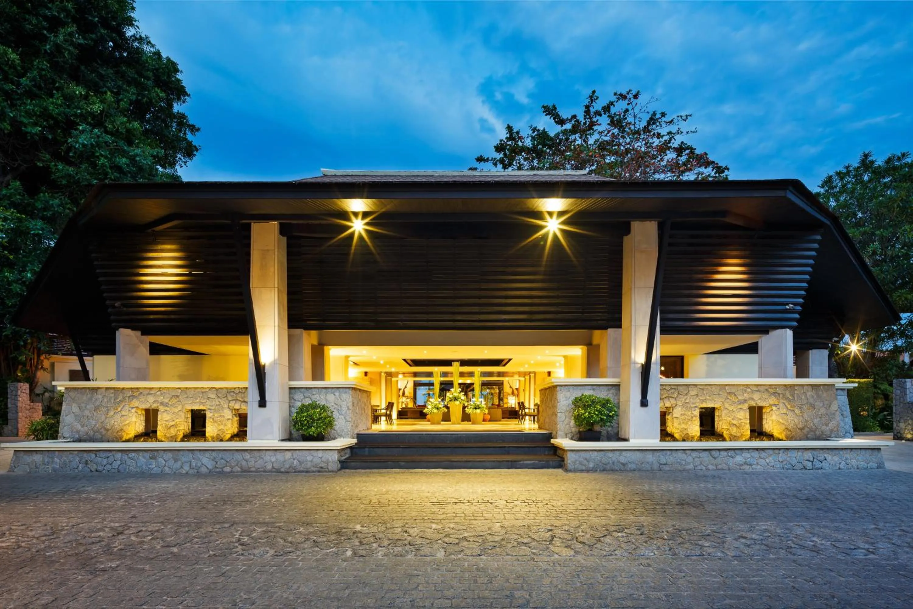 Lobby or reception in Impiana Beachfront Resort Patong, Phuket