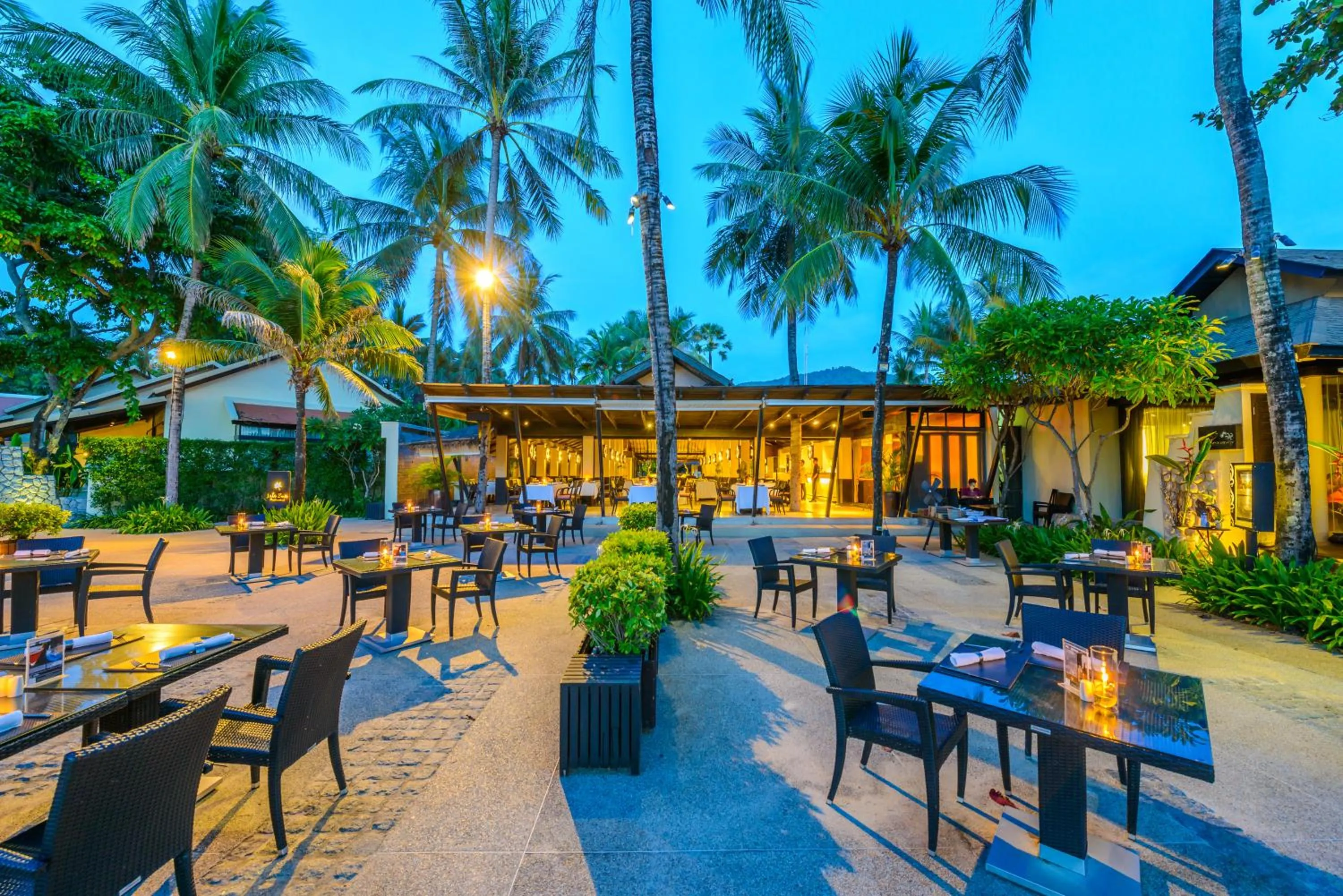Restaurant/places to eat in Impiana Beachfront Resort Patong, Phuket