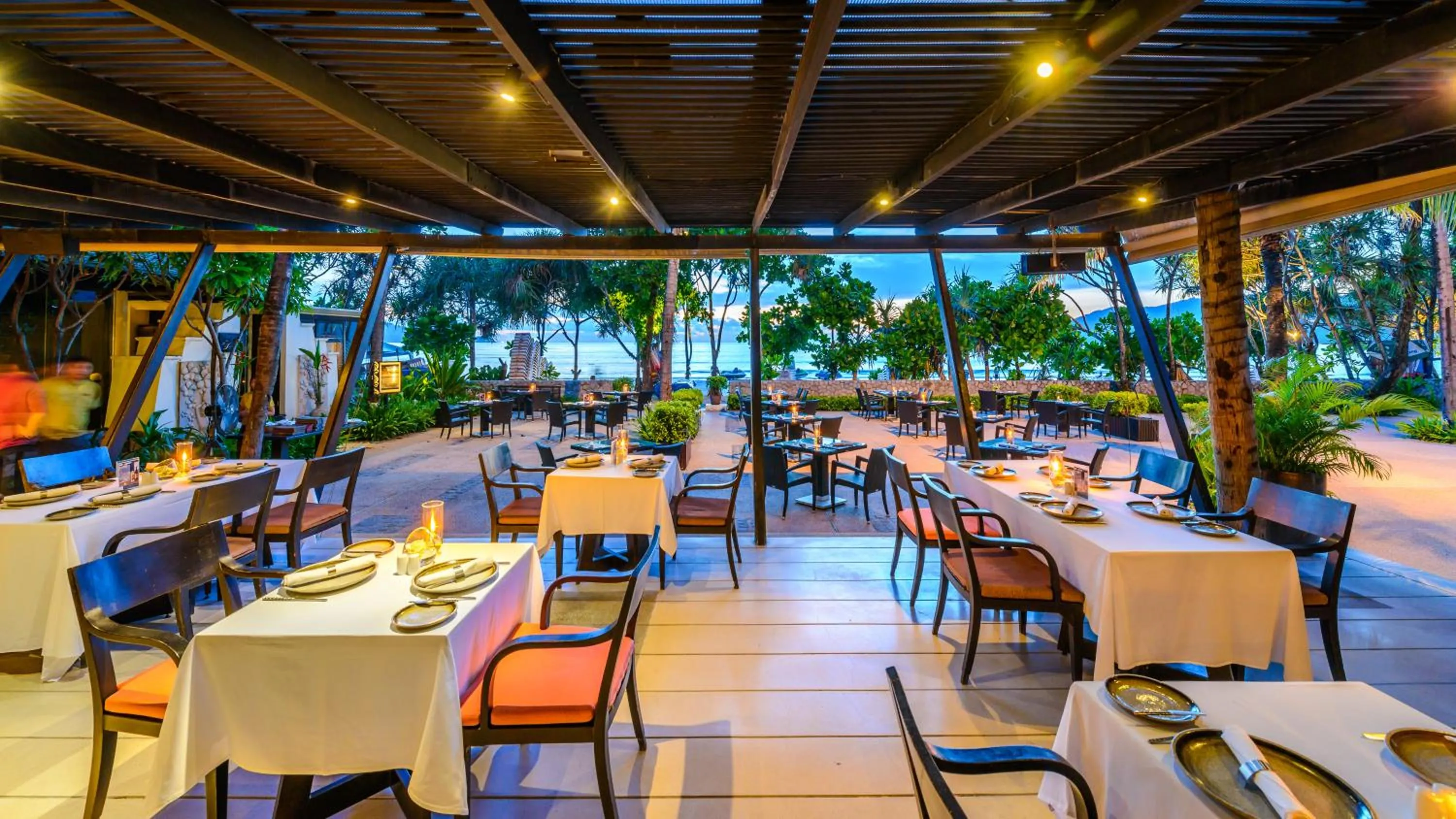 Restaurant/places to eat in Impiana Beachfront Resort Patong, Phuket