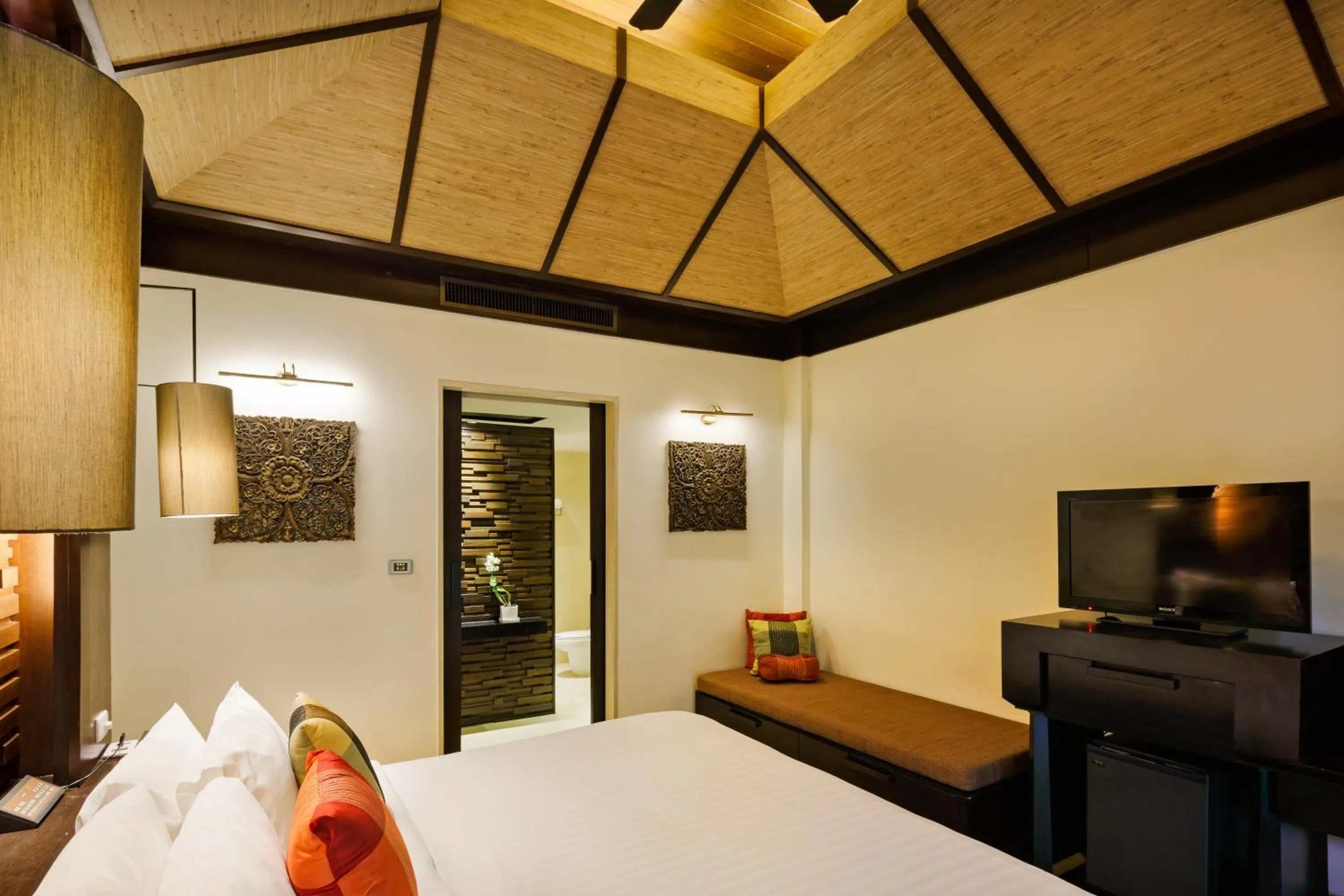 Bedroom, Bed in Impiana Beachfront Resort Patong, Phuket