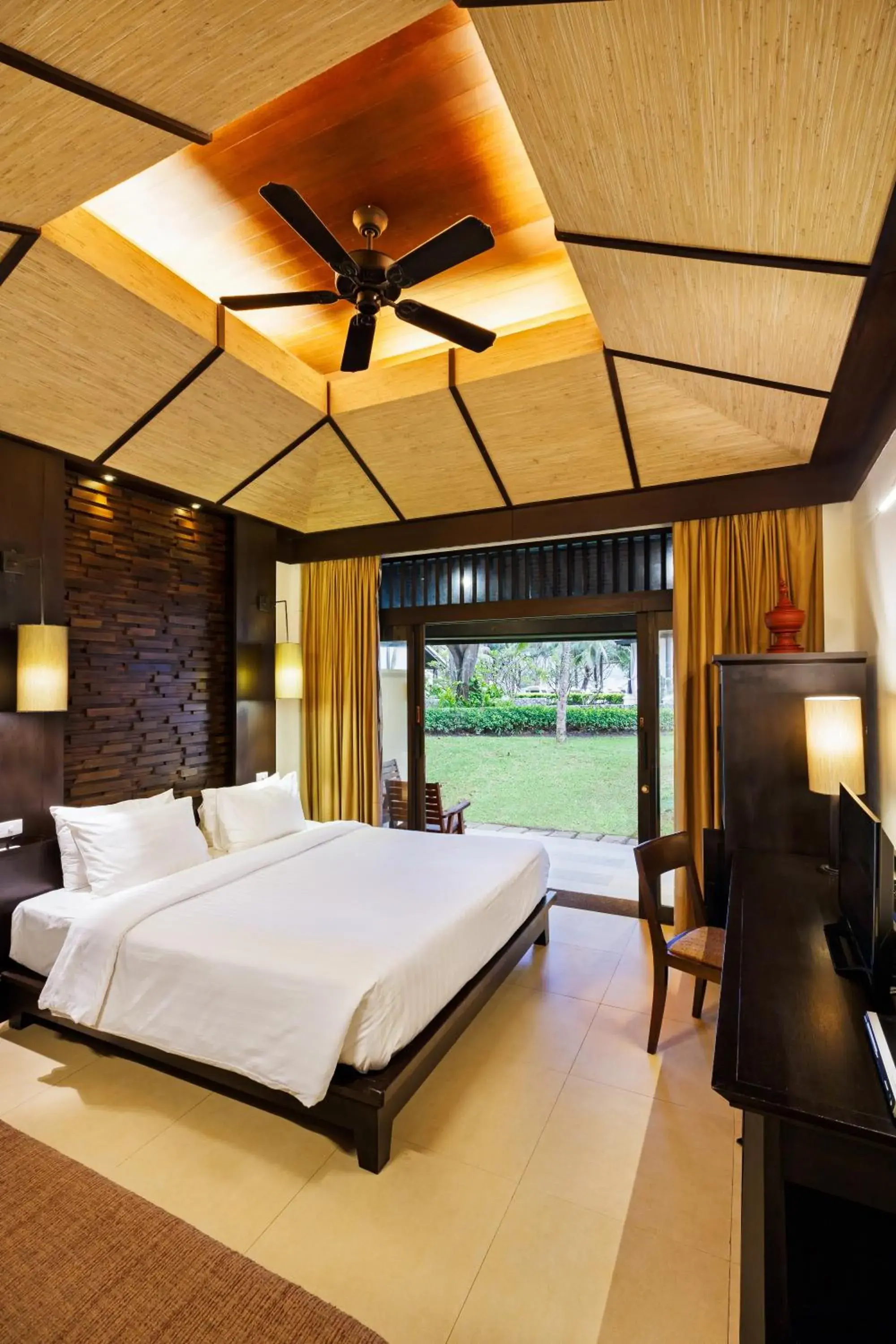 Superior Sea View in Impiana Beachfront Resort Patong, Phuket Superior Sea View in Impiana Beachfront Resort Patong, Phuket