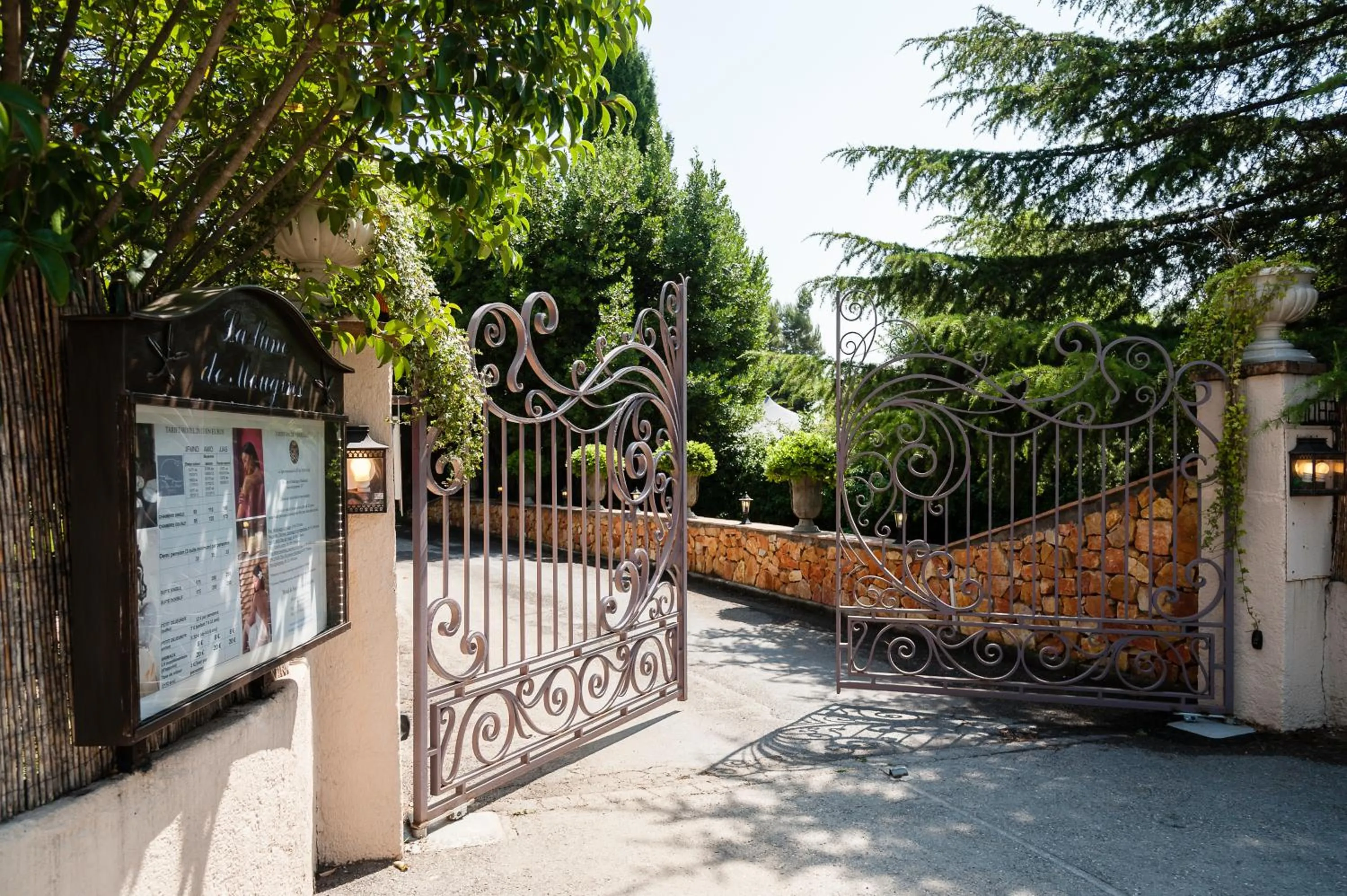 Facade/entrance in La Lune De Mougins - Hotel & Spa
