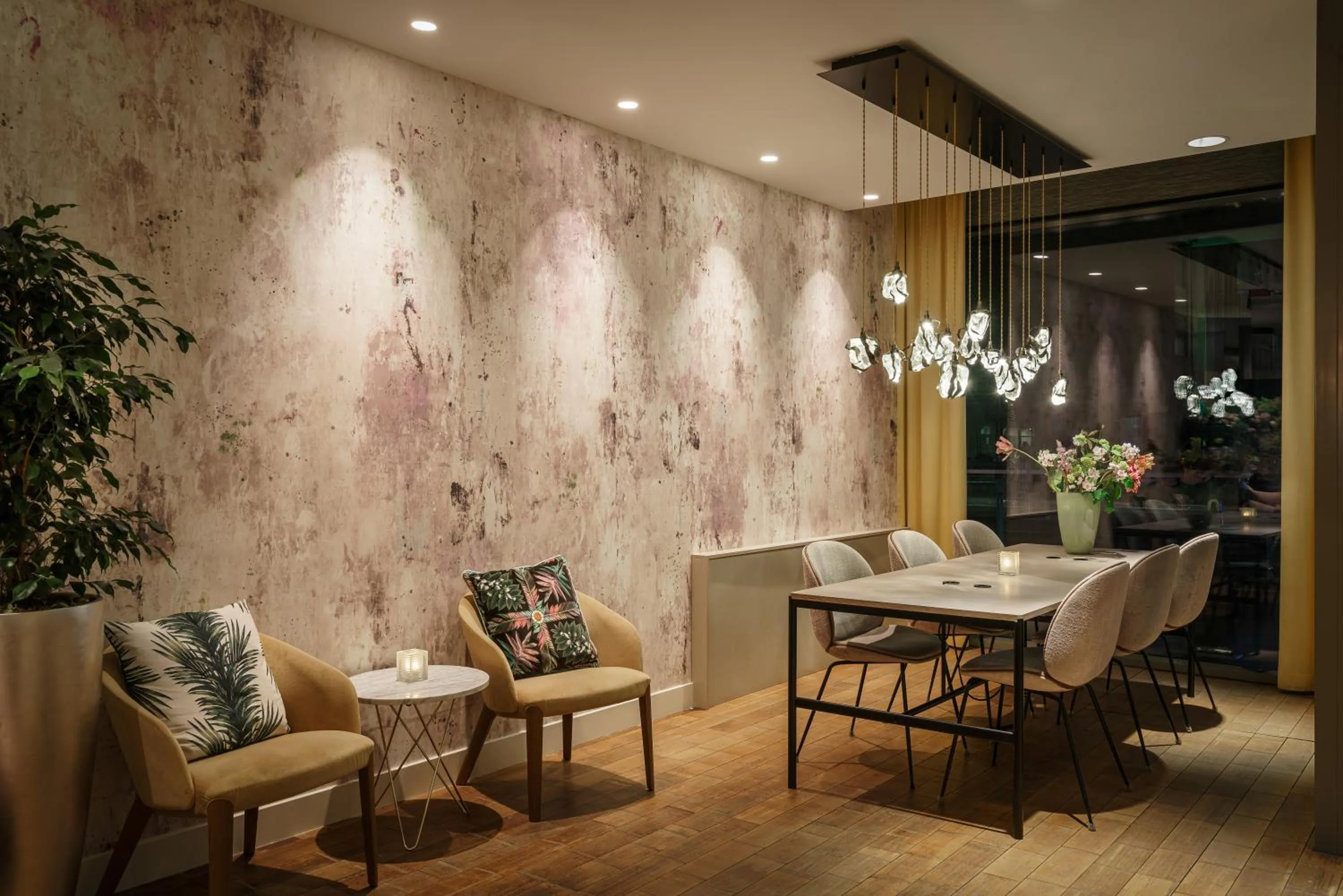 Lounge or bar in Monet Garden Hotel Amsterdam