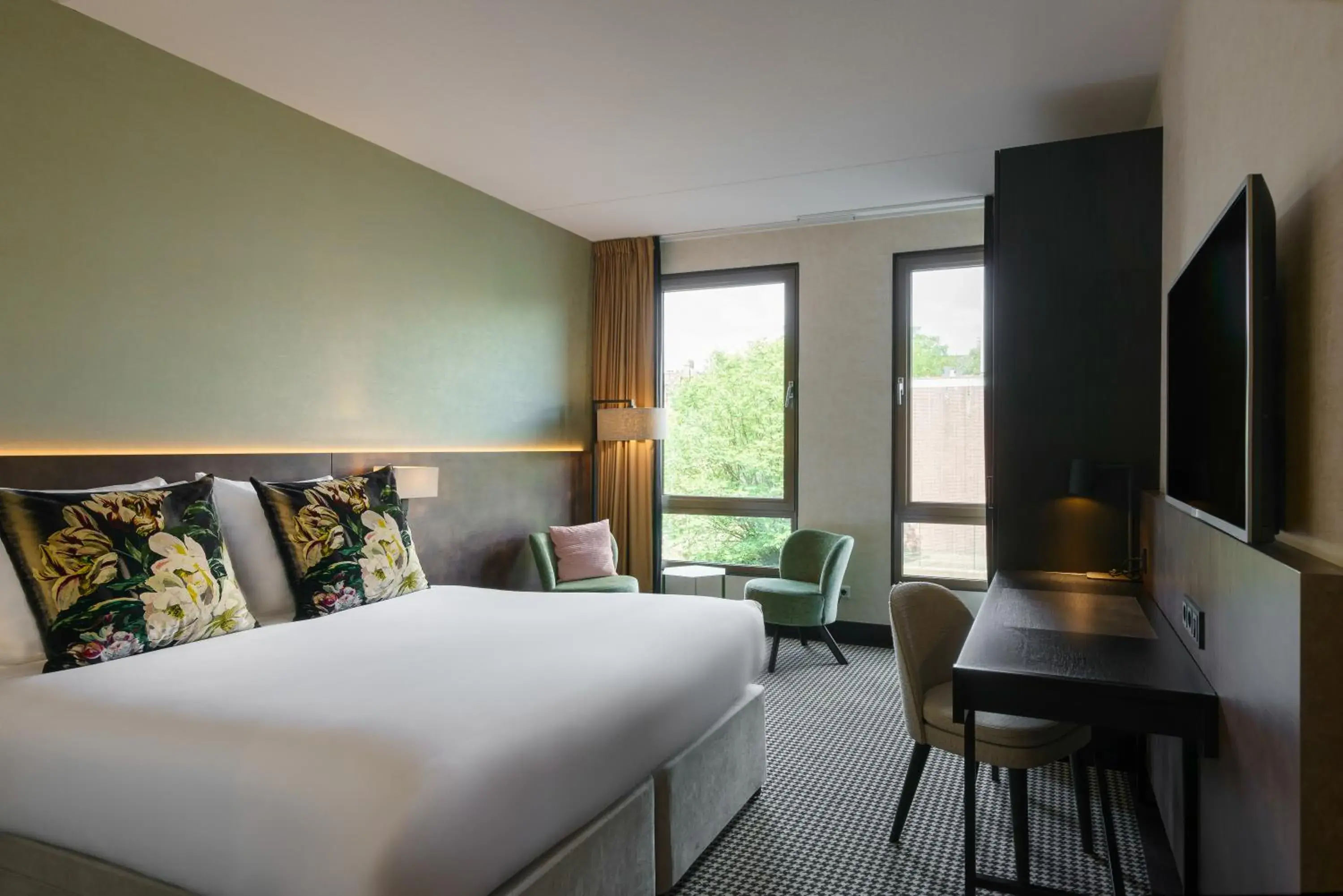 Double Room with Canal View in Monet Garden Hotel Amsterdam Double Room with Canal View in Monet Garden Hotel Amsterdam