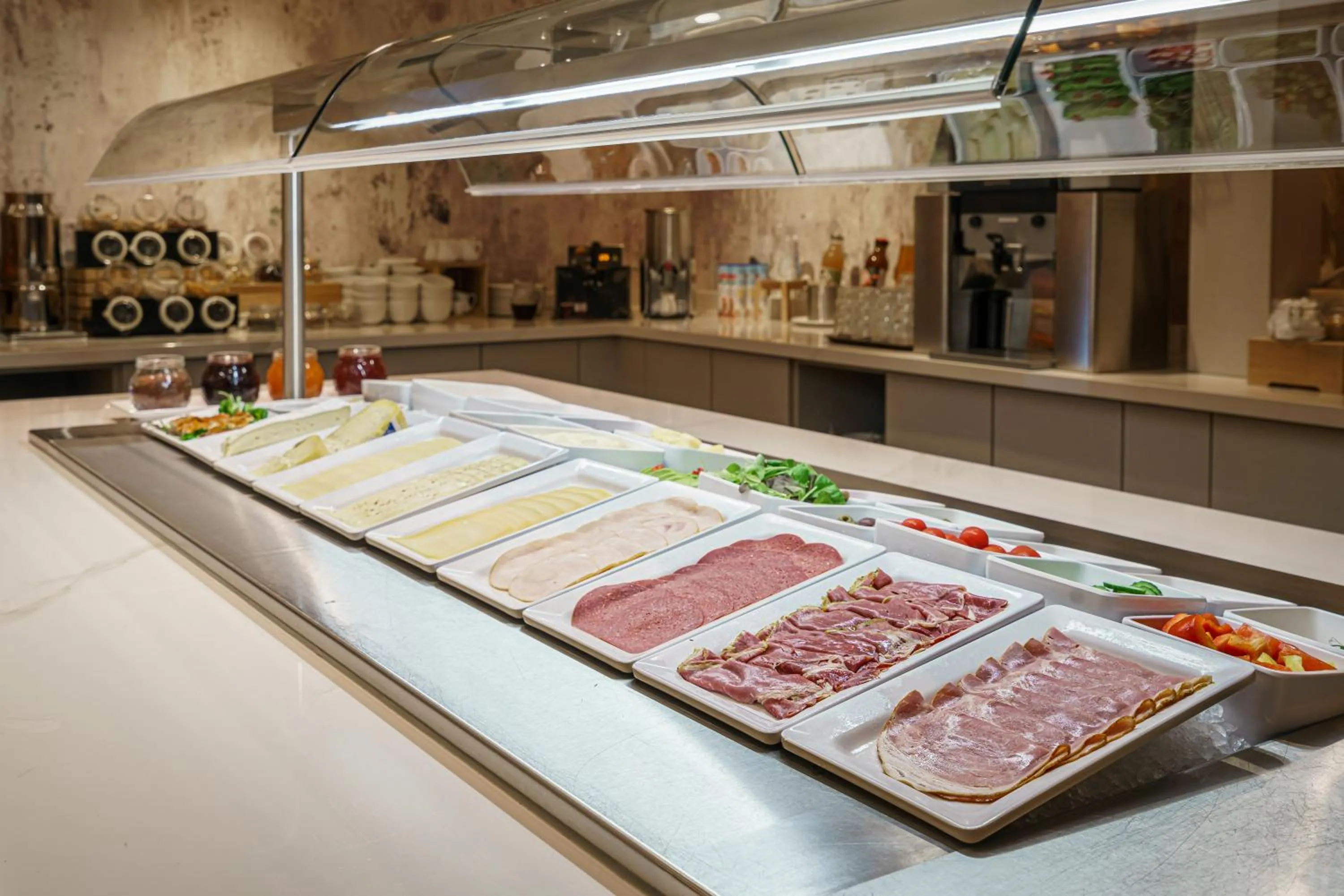 Breakfast in Monet Garden Hotel Amsterdam