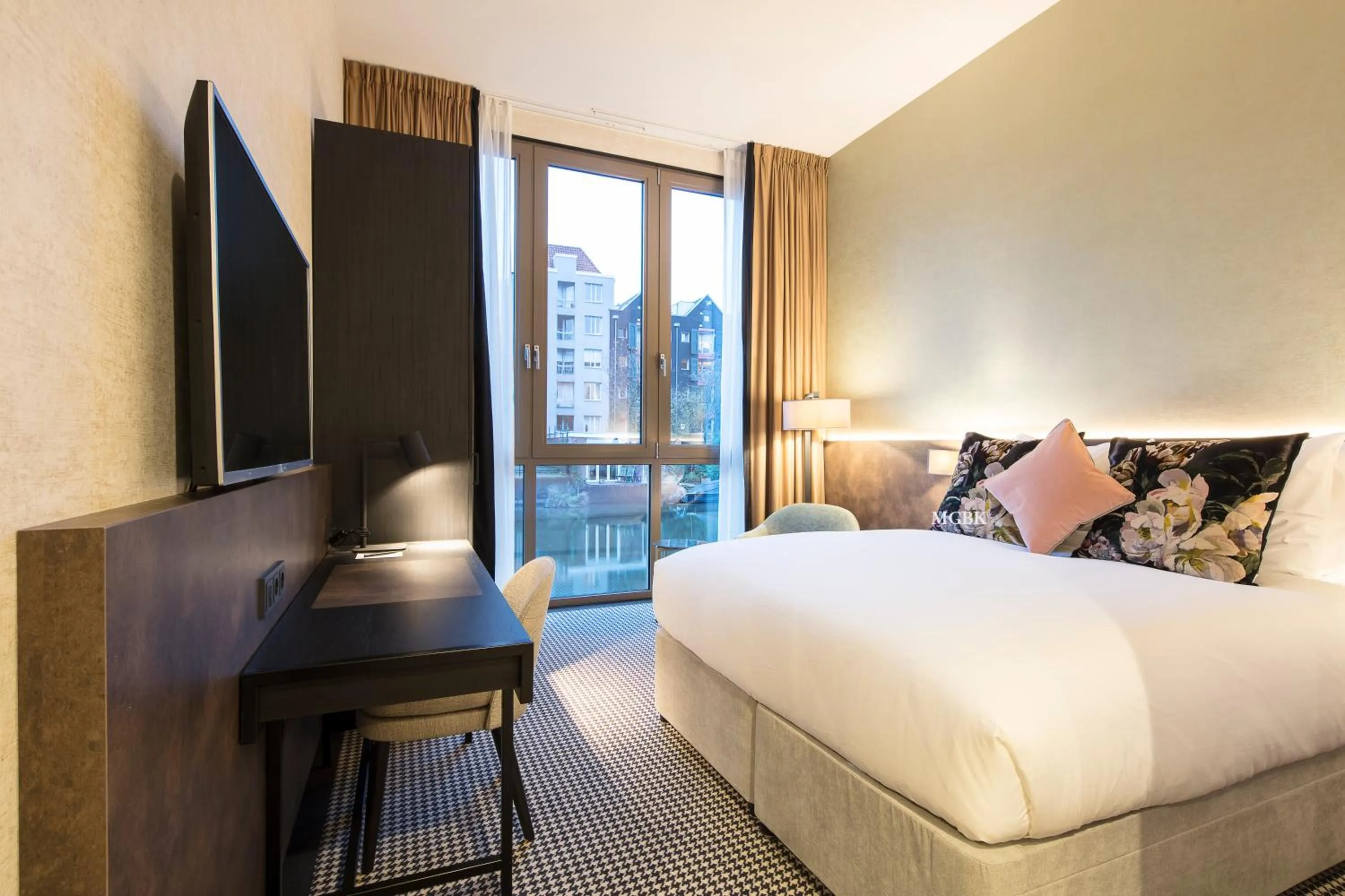 Photo of the whole room, Bed in Monet Garden Hotel Amsterdam