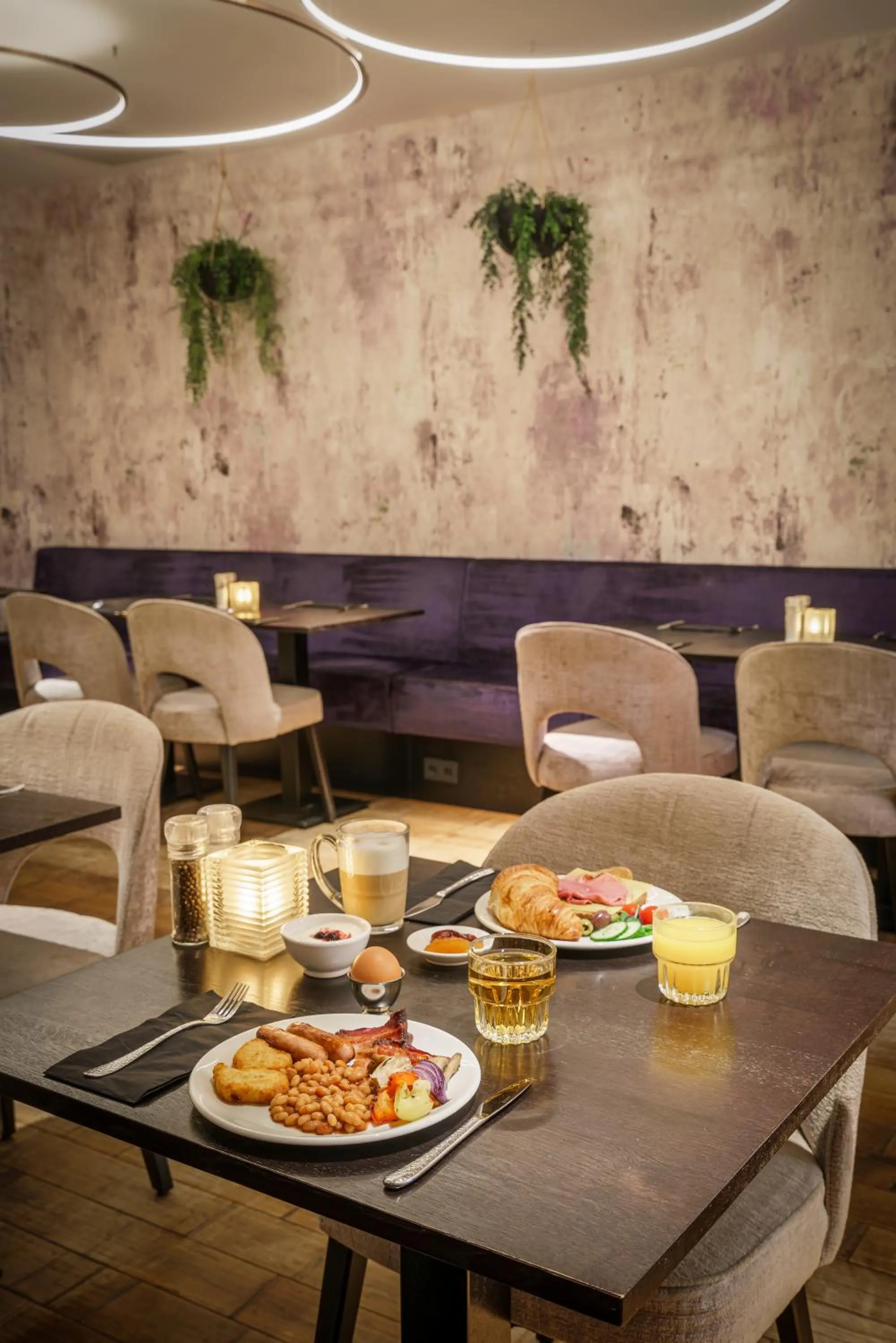 Breakfast in Monet Garden Hotel Amsterdam