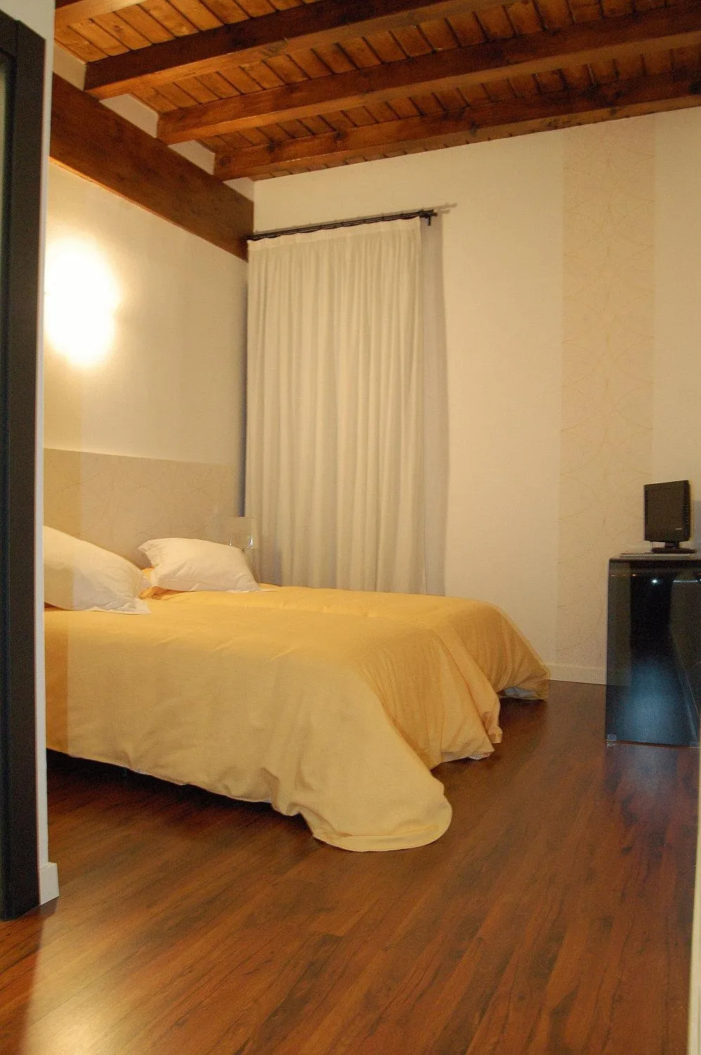 Photo of the whole room, Bed in El Palacete del Obispo