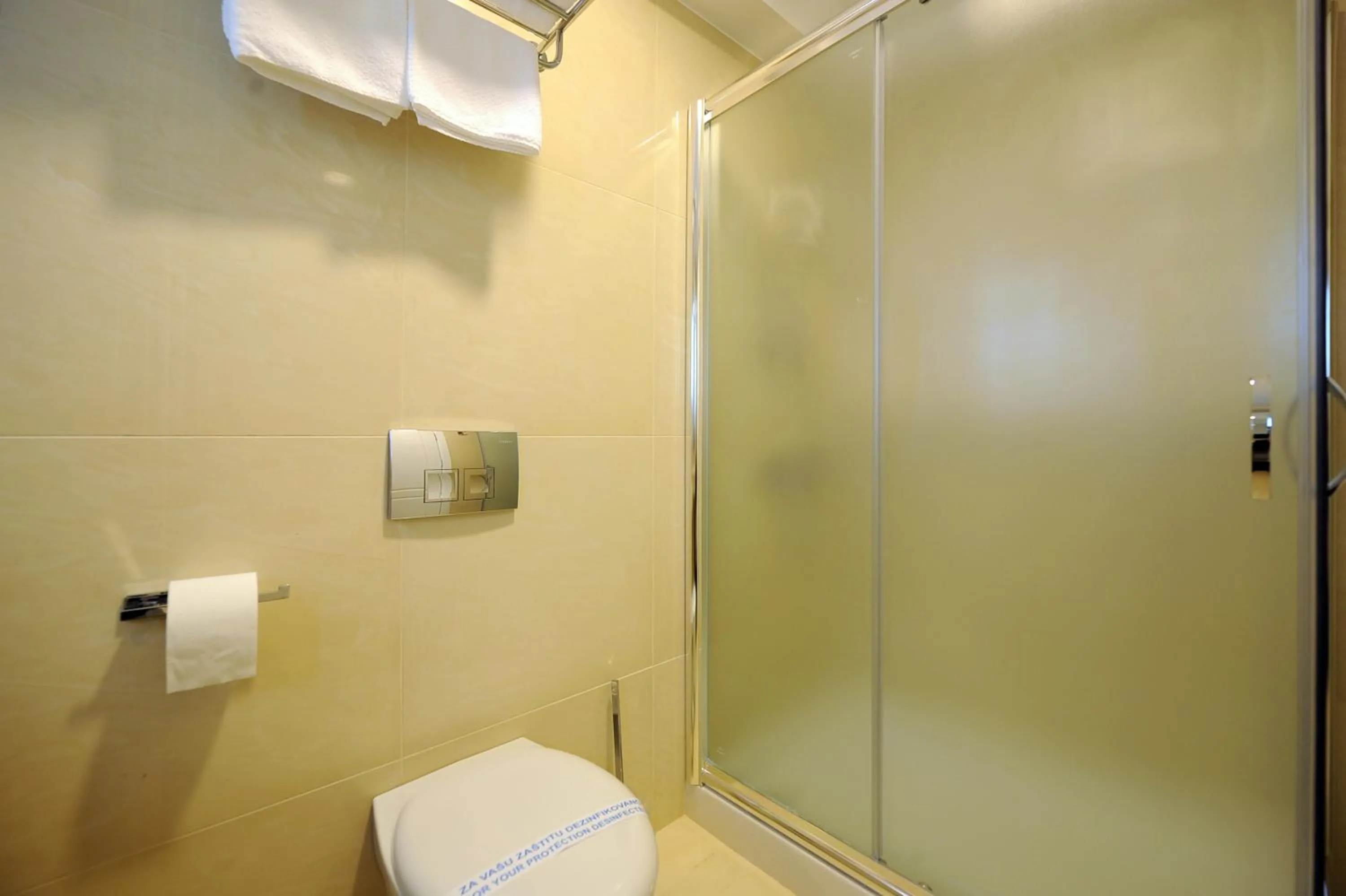 Bathroom in Hotel 1000 Ruza