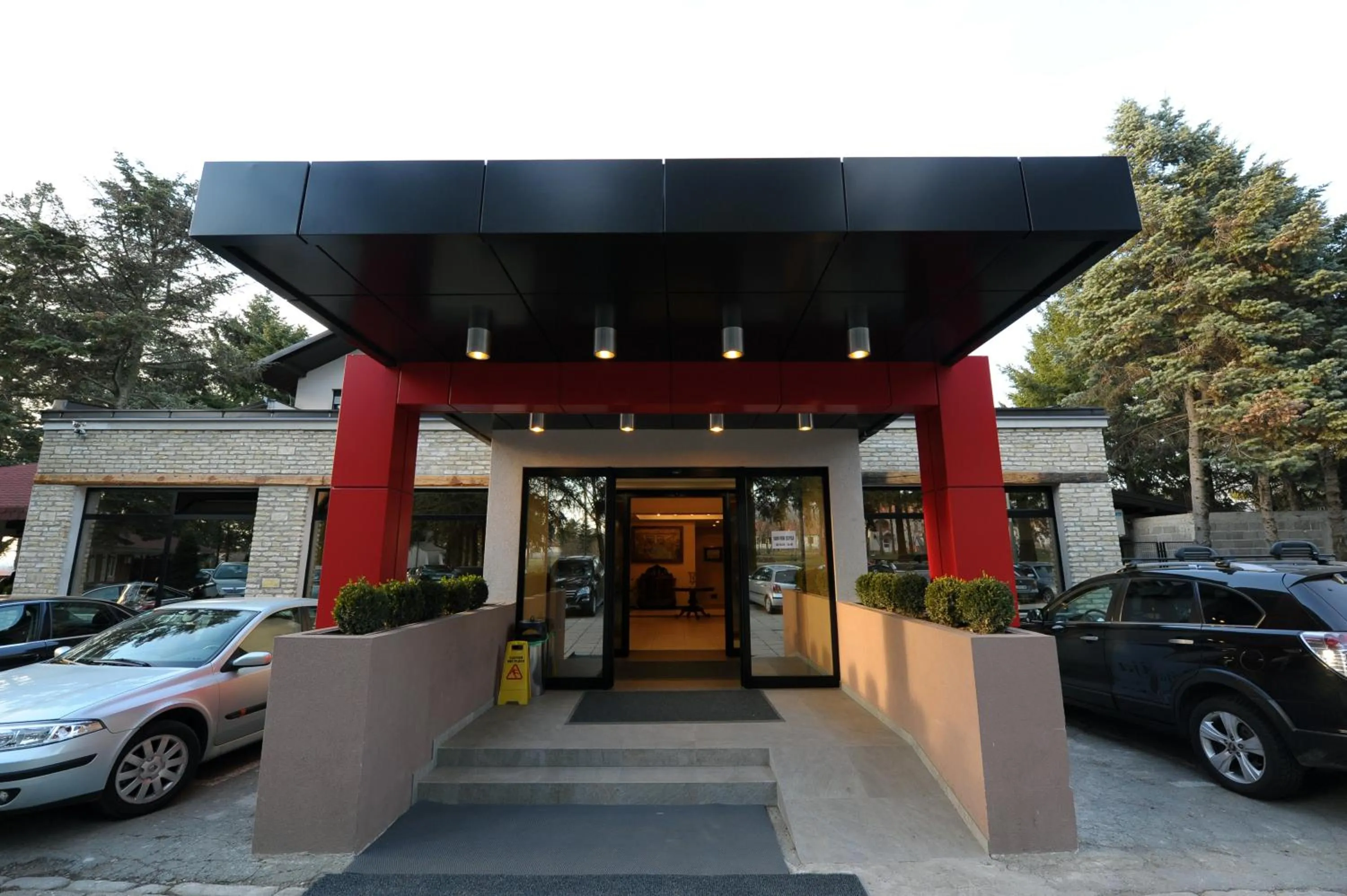 Facade/entrance in Hotel 1000 Ruza