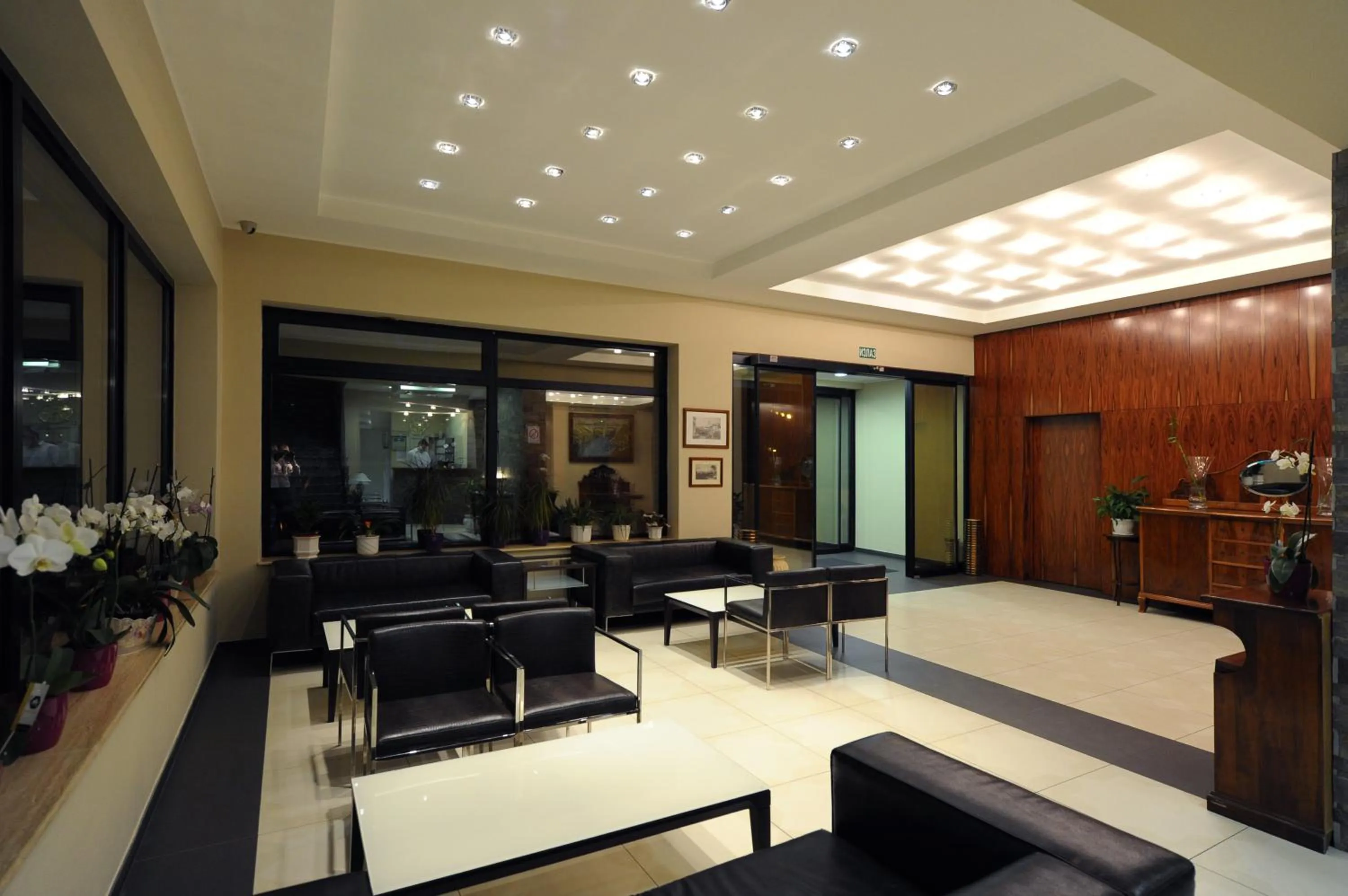 Lobby or reception in Hotel 1000 Ruza