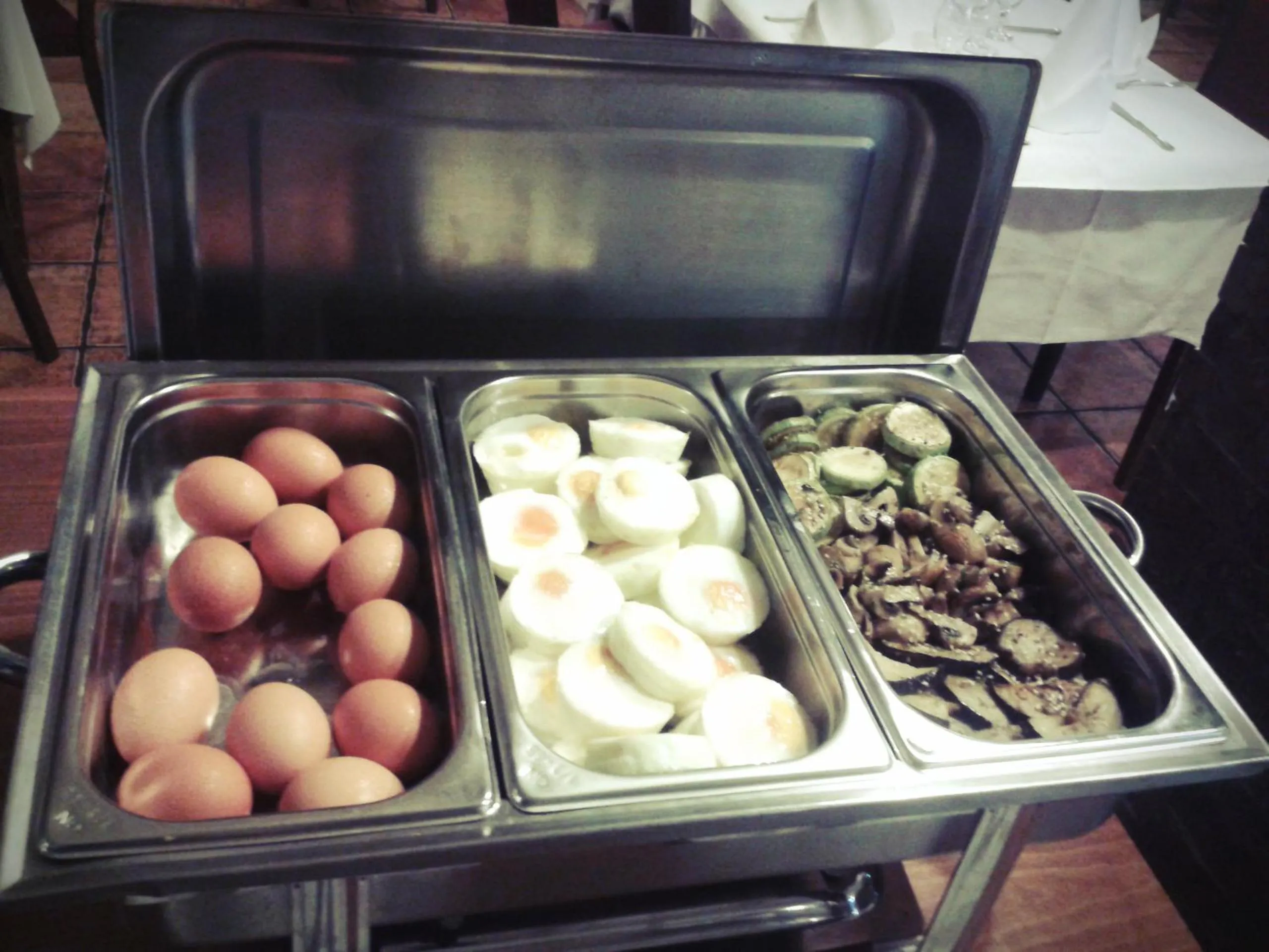 Restaurant/places to eat in Hotel 1000 Ruza