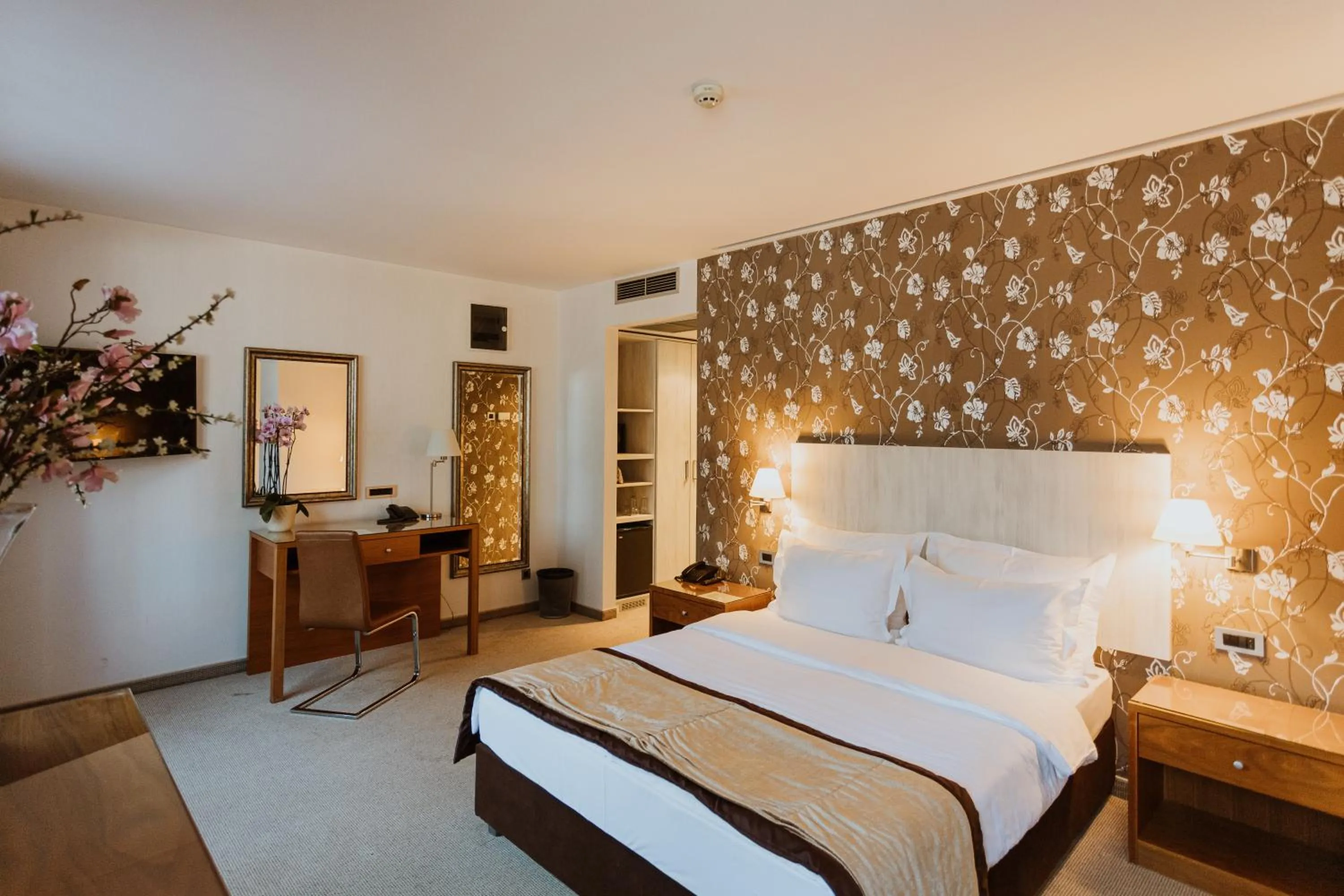 Photo of the whole room, Bed in Hotel 1000 Ruza