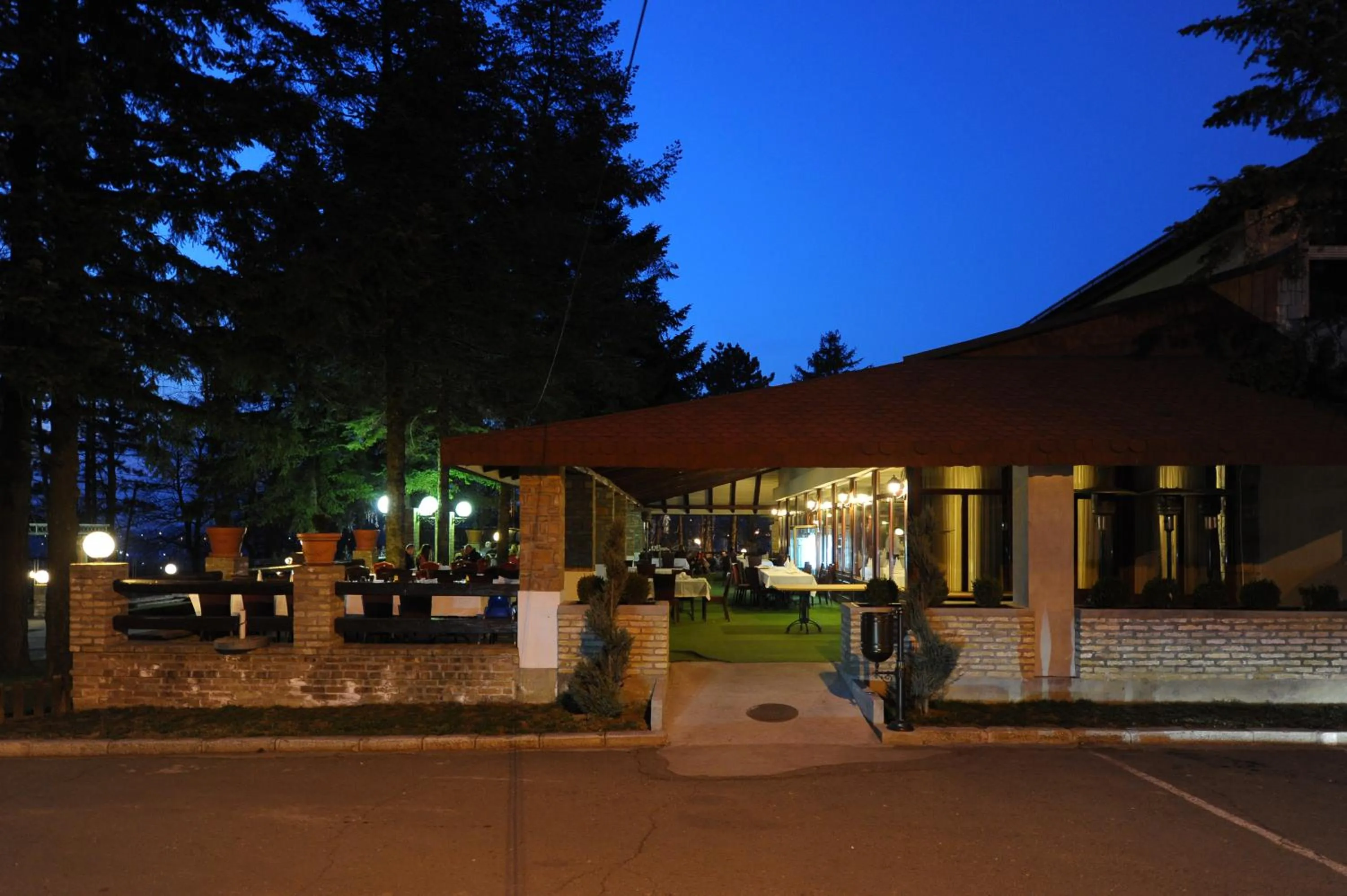 Facade/entrance in Hotel 1000 Ruza