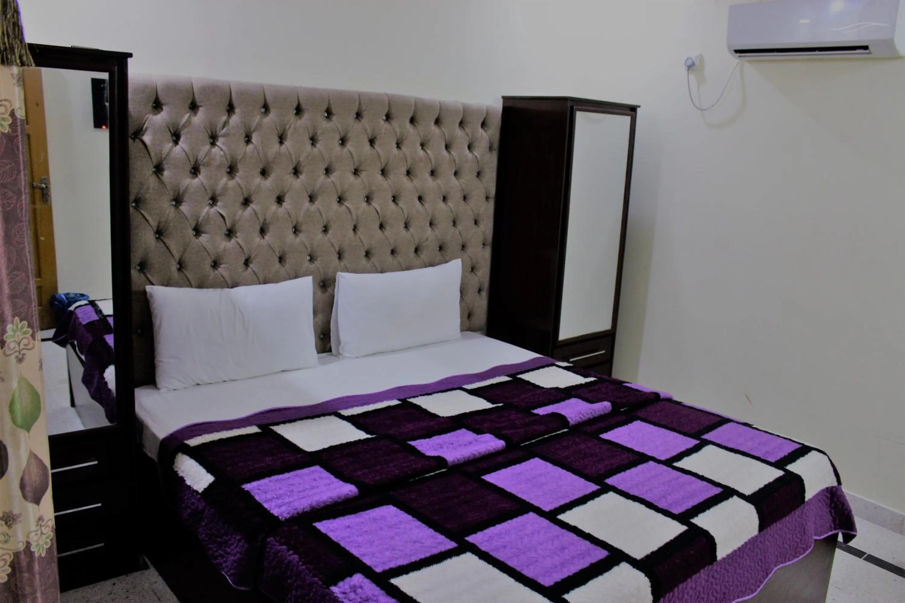 Bed in Muzaffarabad View Motel