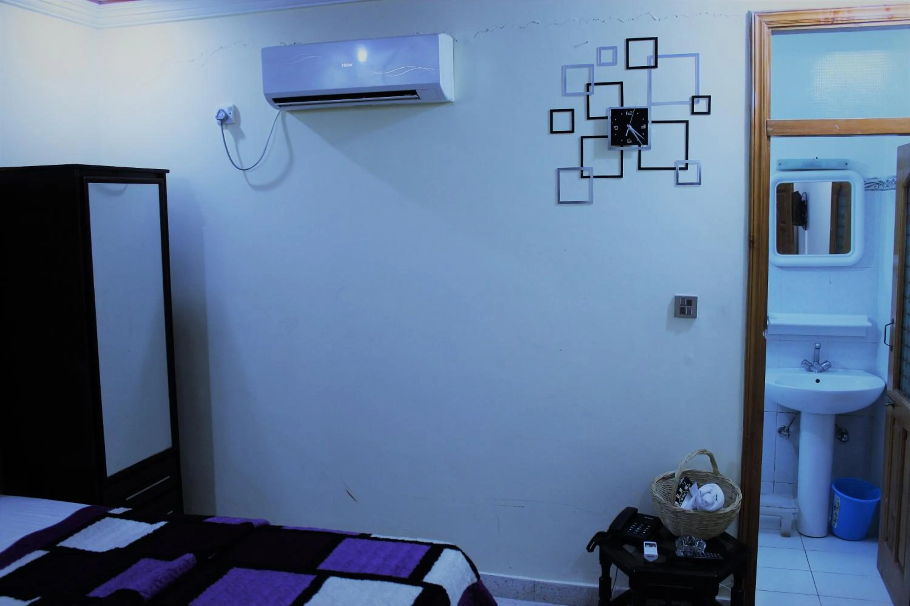 Bed in Muzaffarabad View Motel