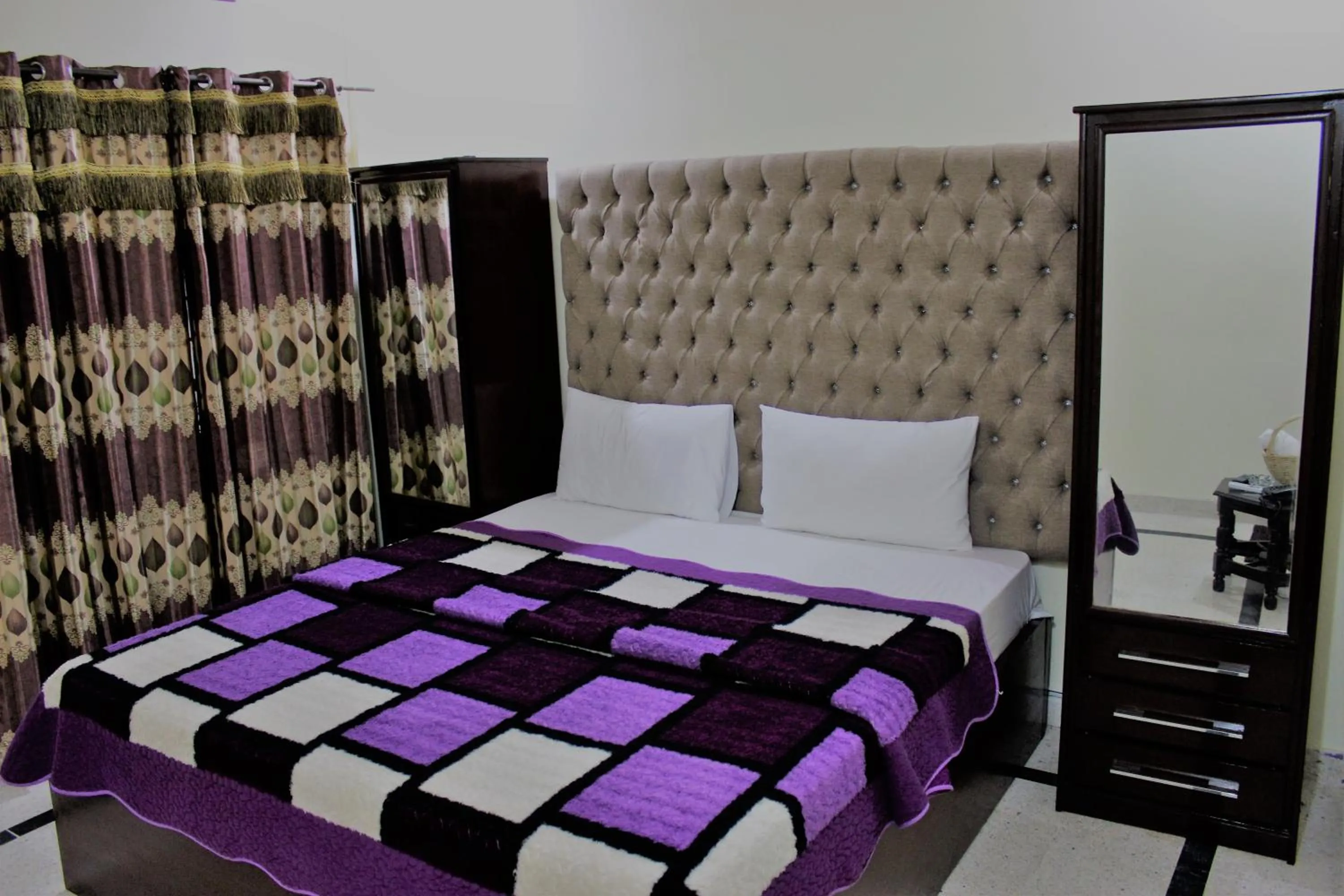 Bed in Muzaffarabad View Motel