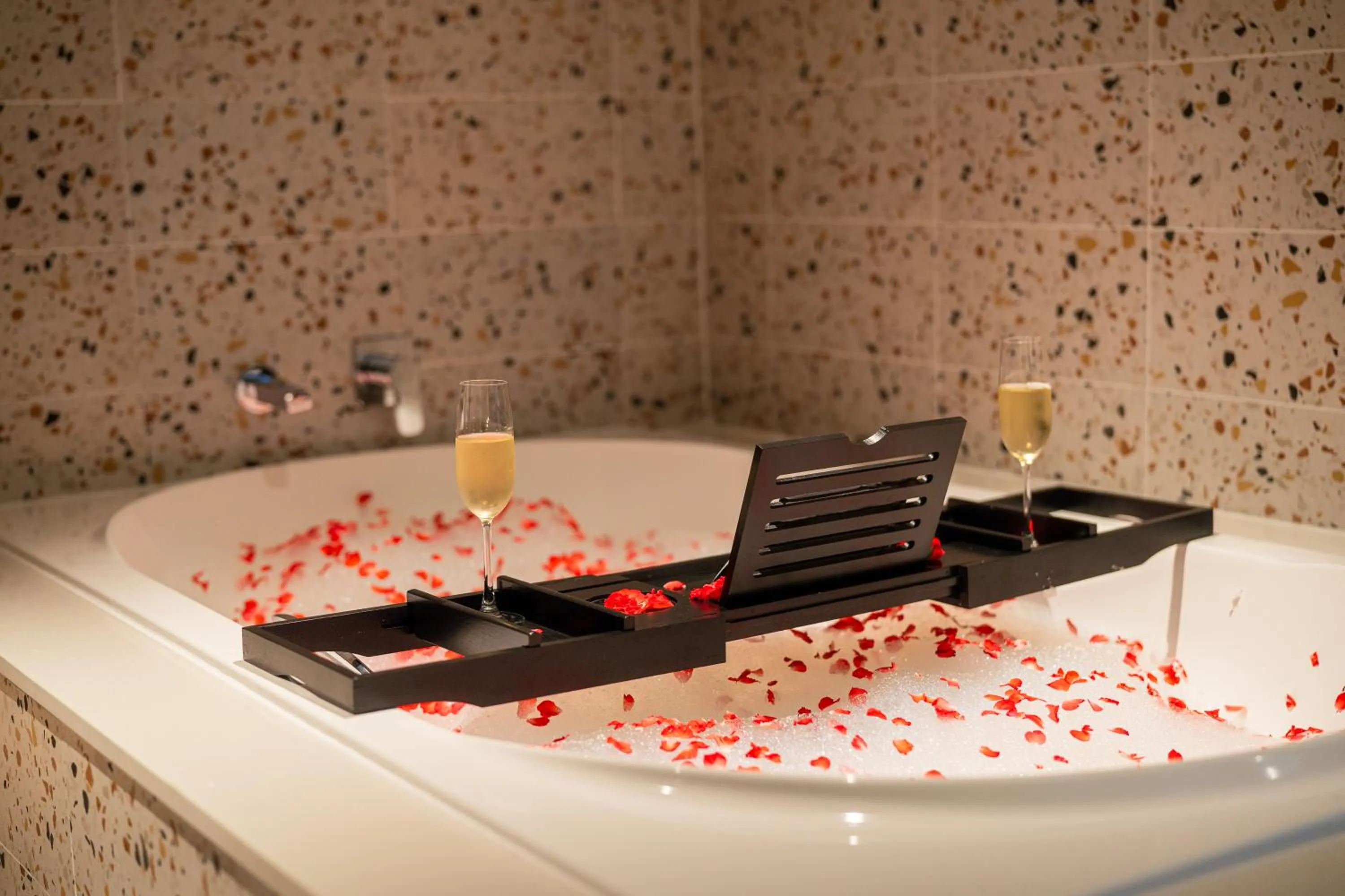 Food and drinks in M Social Hotel Phuket