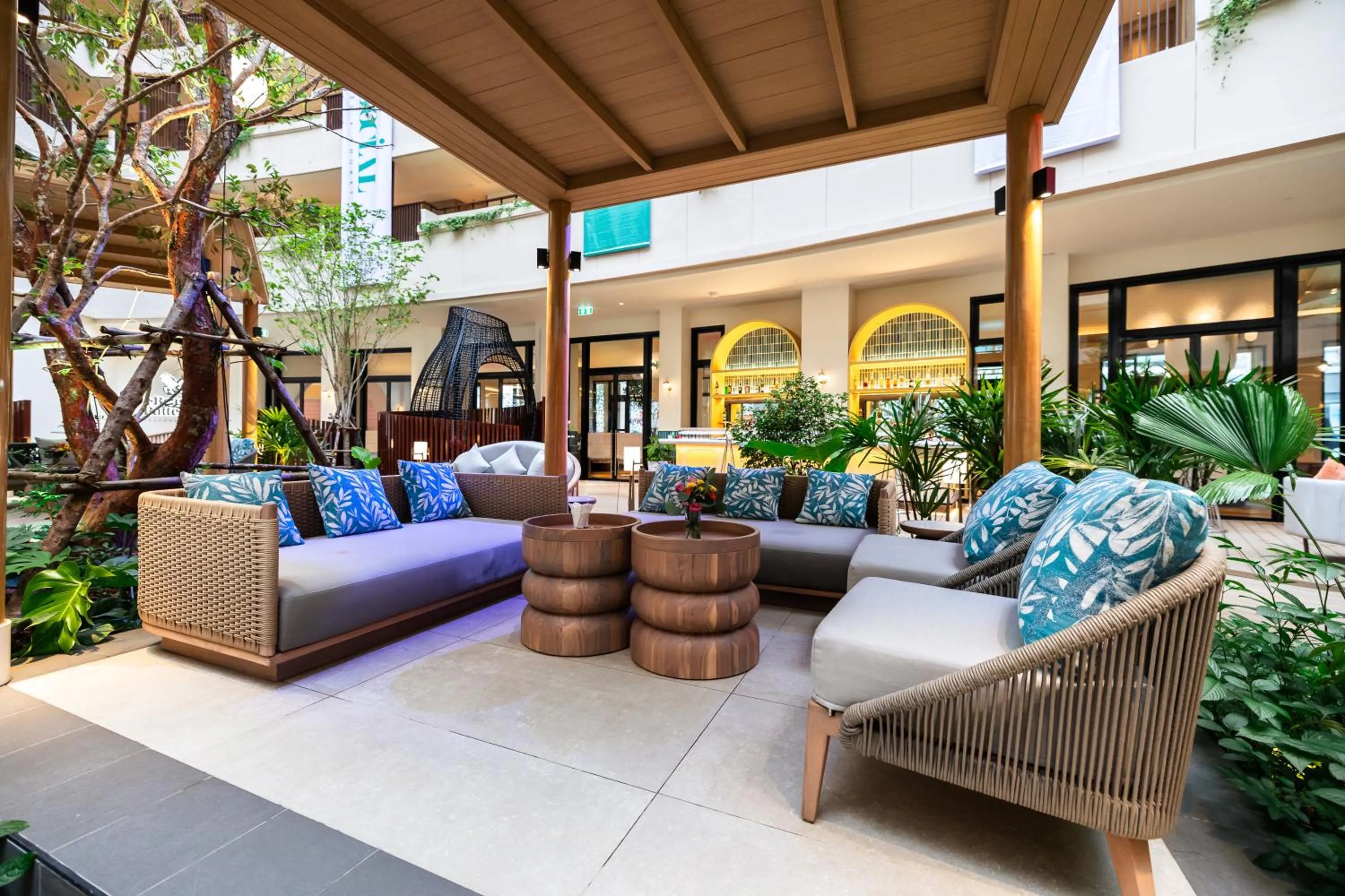 Restaurant/places to eat in M Social Hotel Phuket