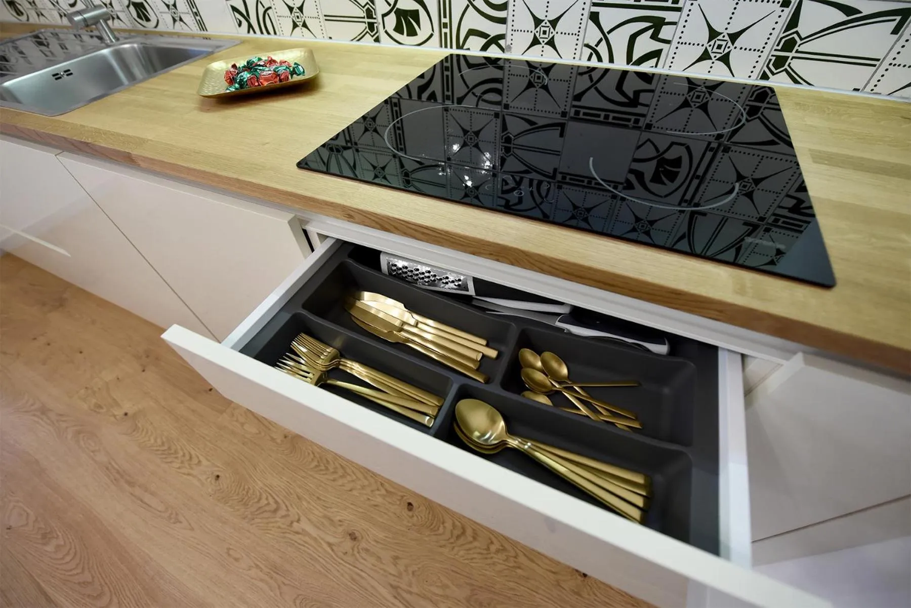 Kitchen or kitchenette in Tromostovje apartments