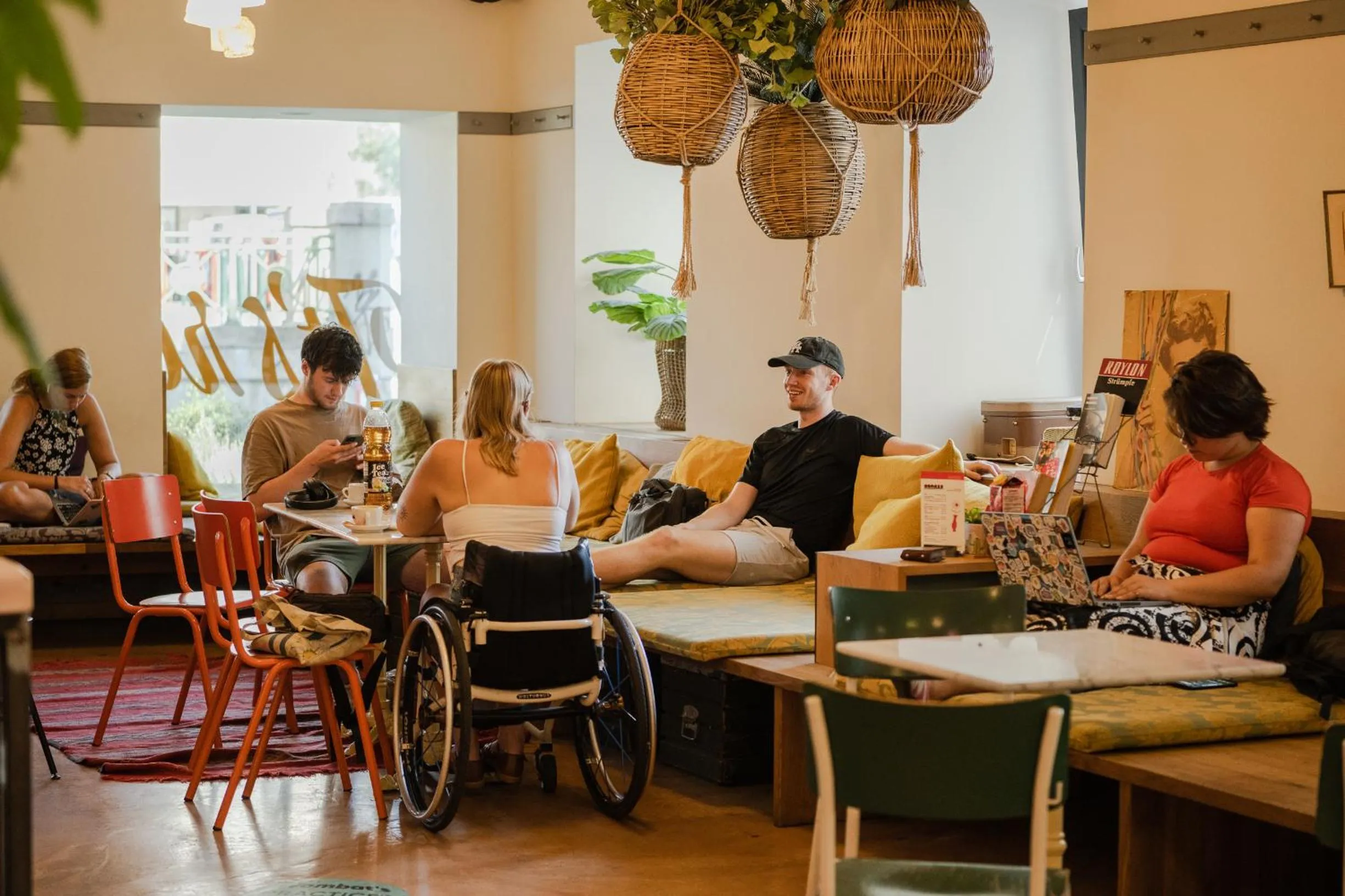 People in Wombat's City Hostel Vienna Naschmarkt