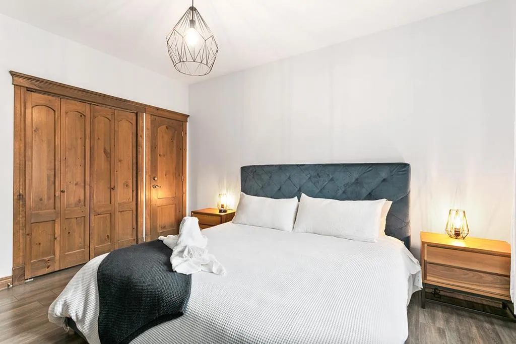 Bedroom, Bed in Le Manoir 106-7 by Escapades Tremblant