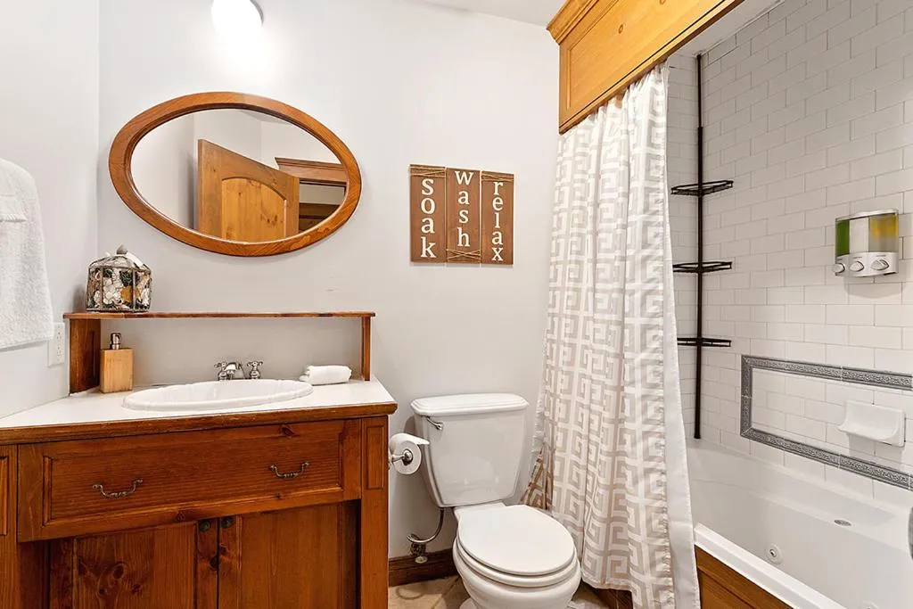 Bathroom in Le Manoir 106-7 by Escapades Tremblant