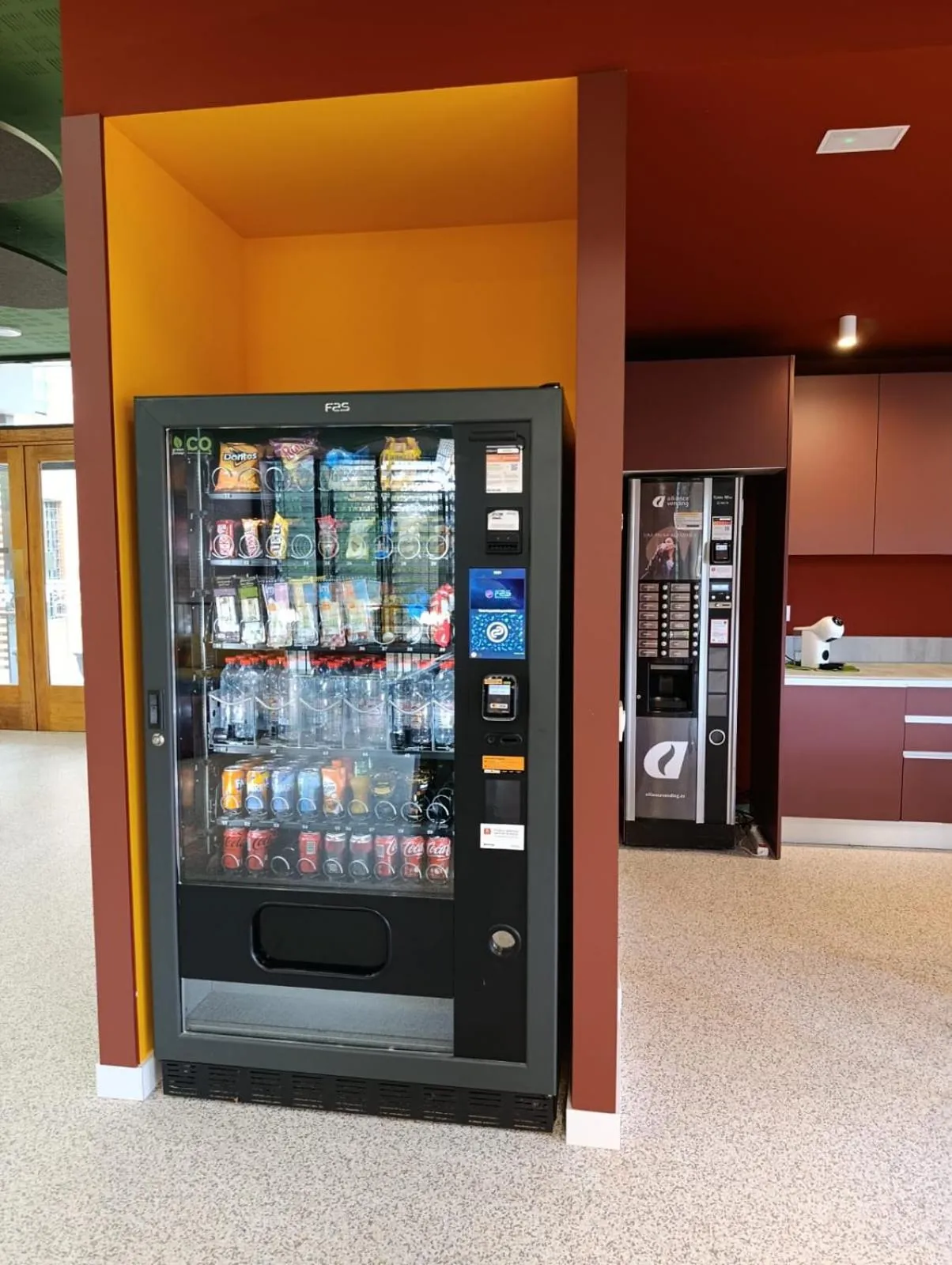 vending machine in Residencia Universitaria Resa Giner de Los Ríos