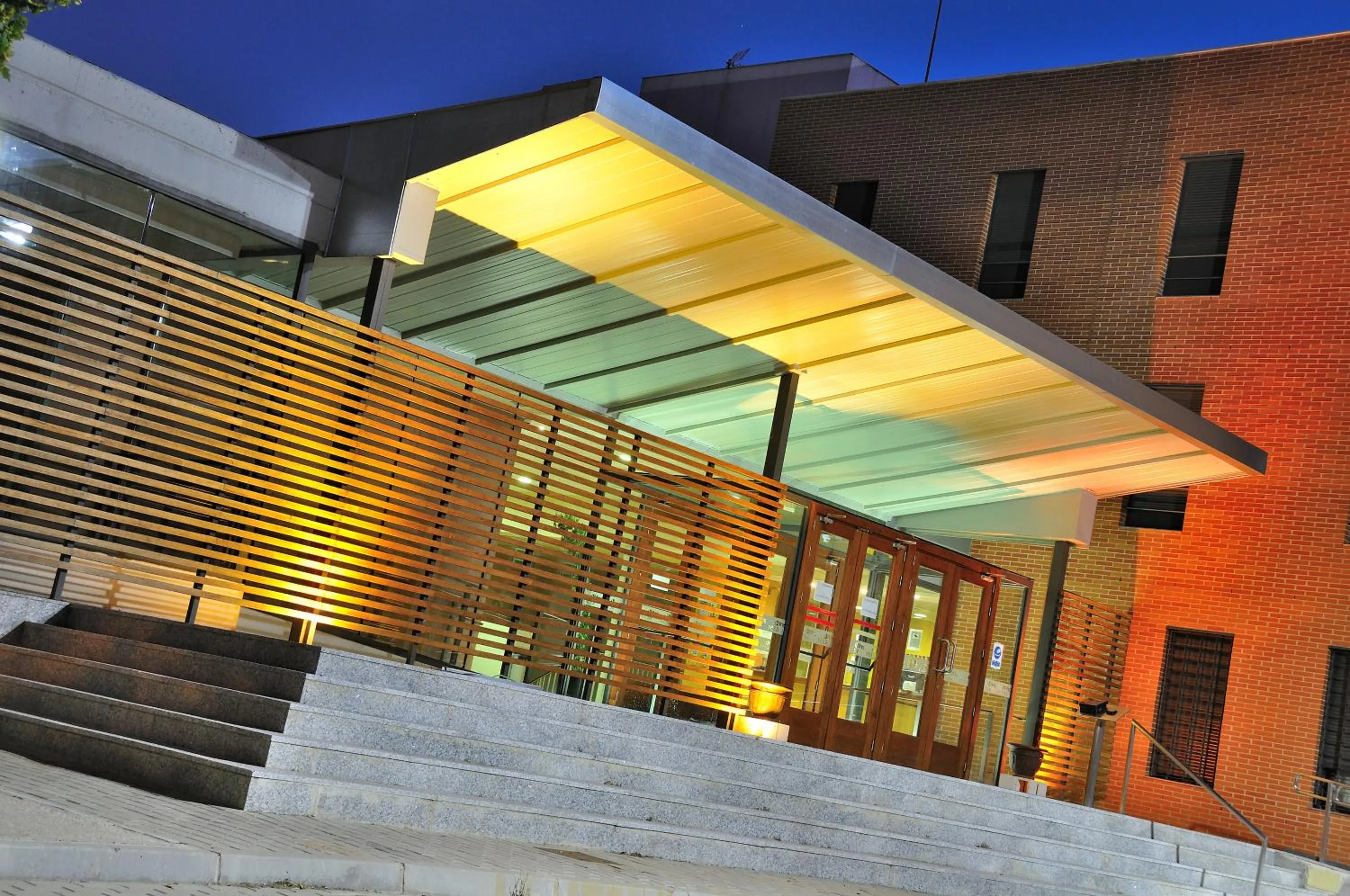 Property building in Residencia Universitaria Resa Giner de Los Ríos