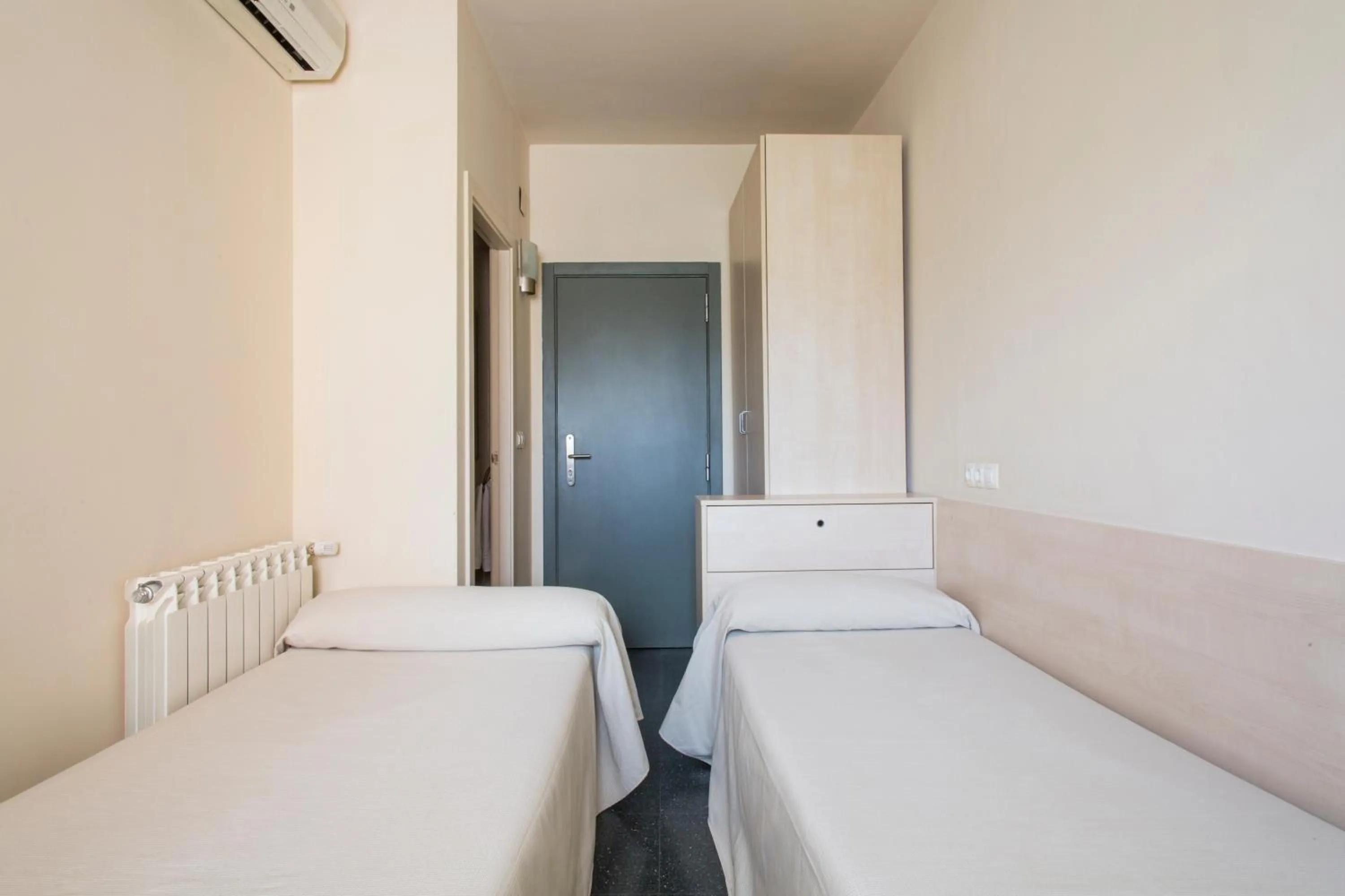 Bedroom, Bed in Residencia Universitaria Resa Giner de Los Ríos