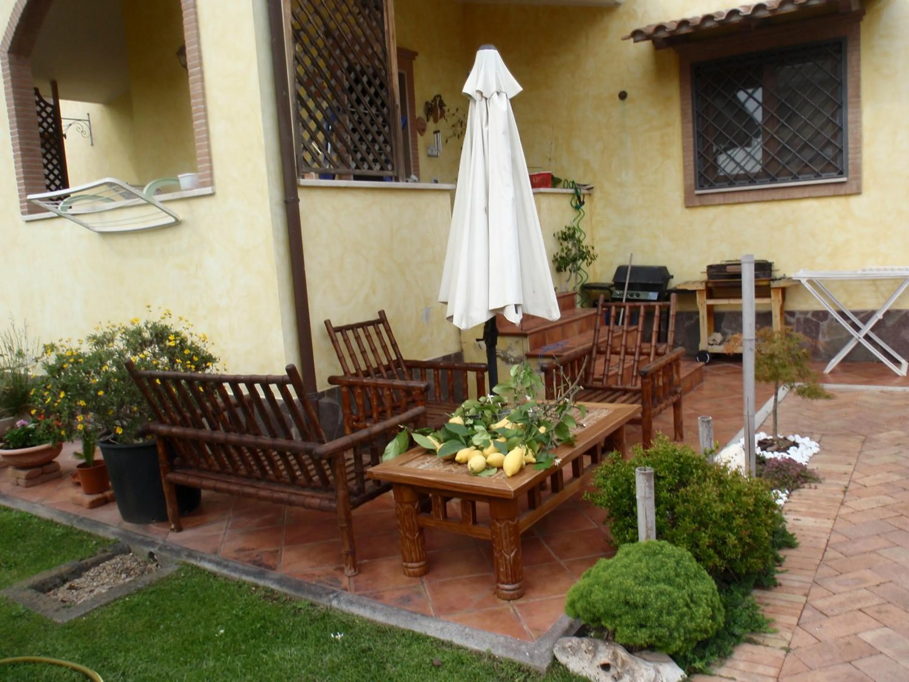 Garden in Paoline's suite in villa
