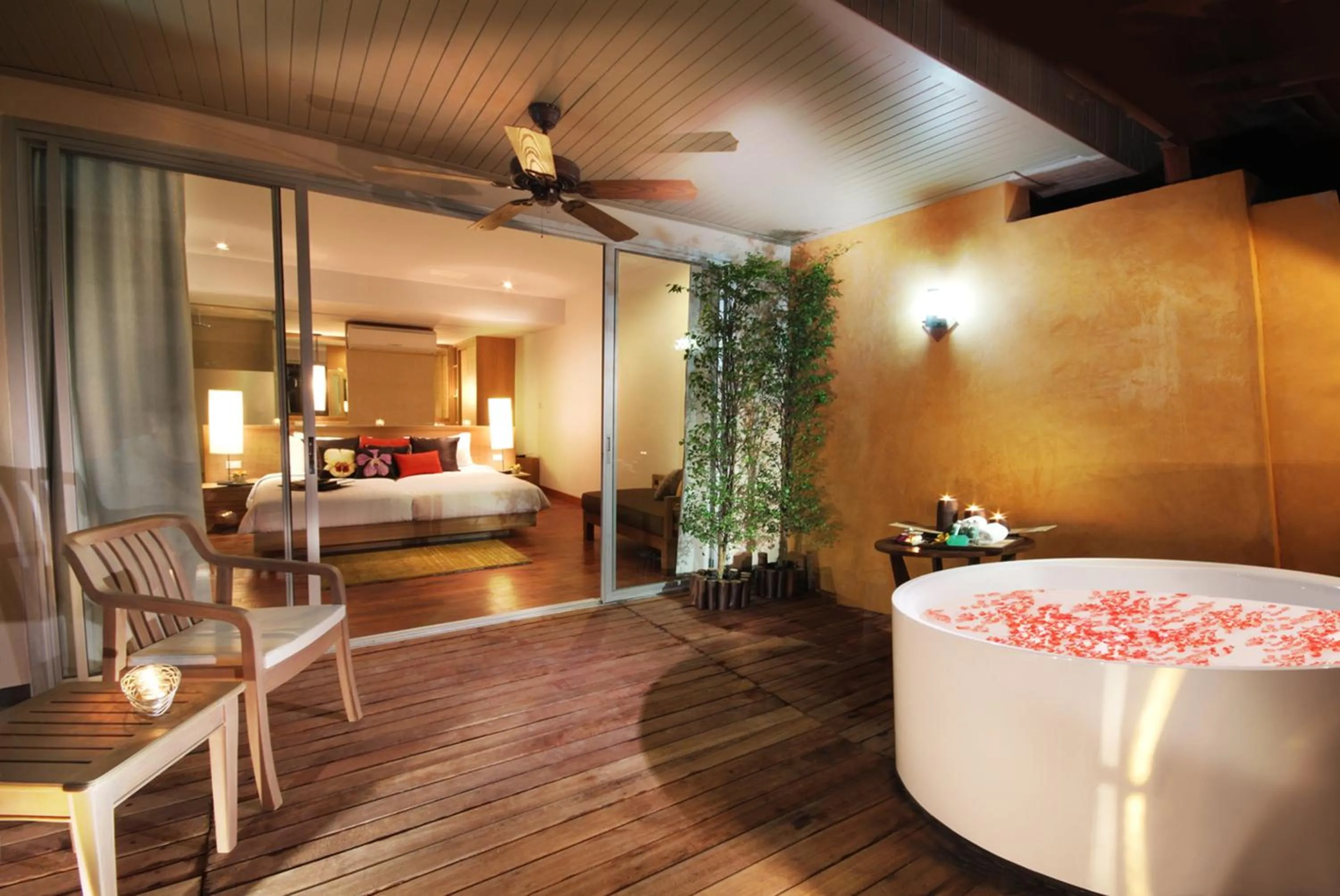 Photo of the whole room, Bed in Pakasai Resort