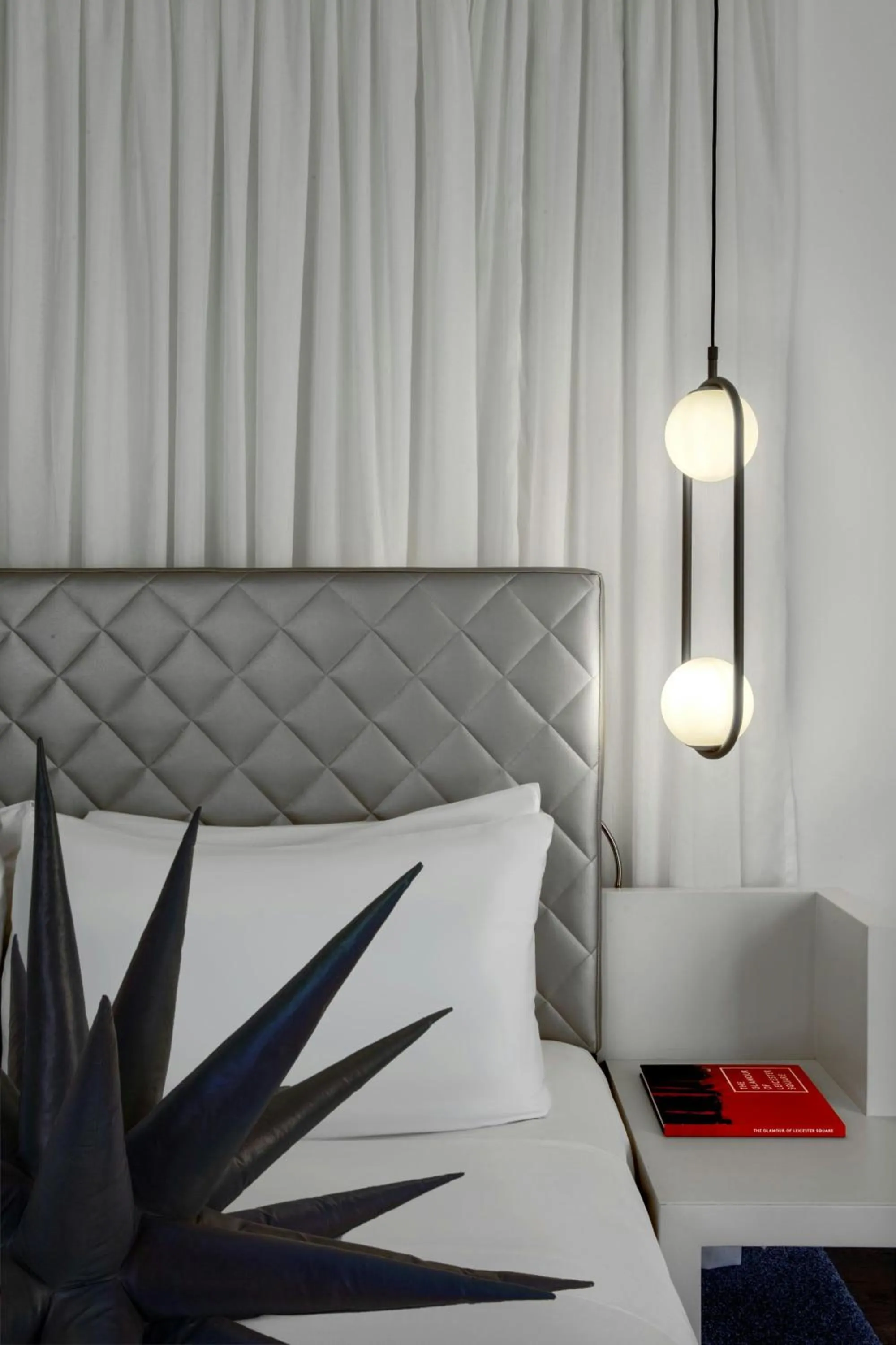 Photo of the whole room, Bed in W London