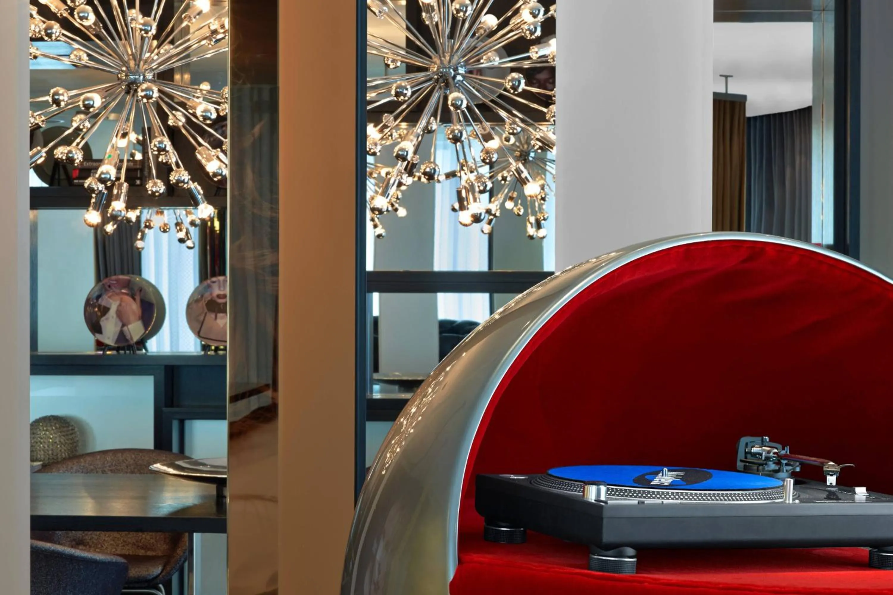 Photo of the whole room in W London