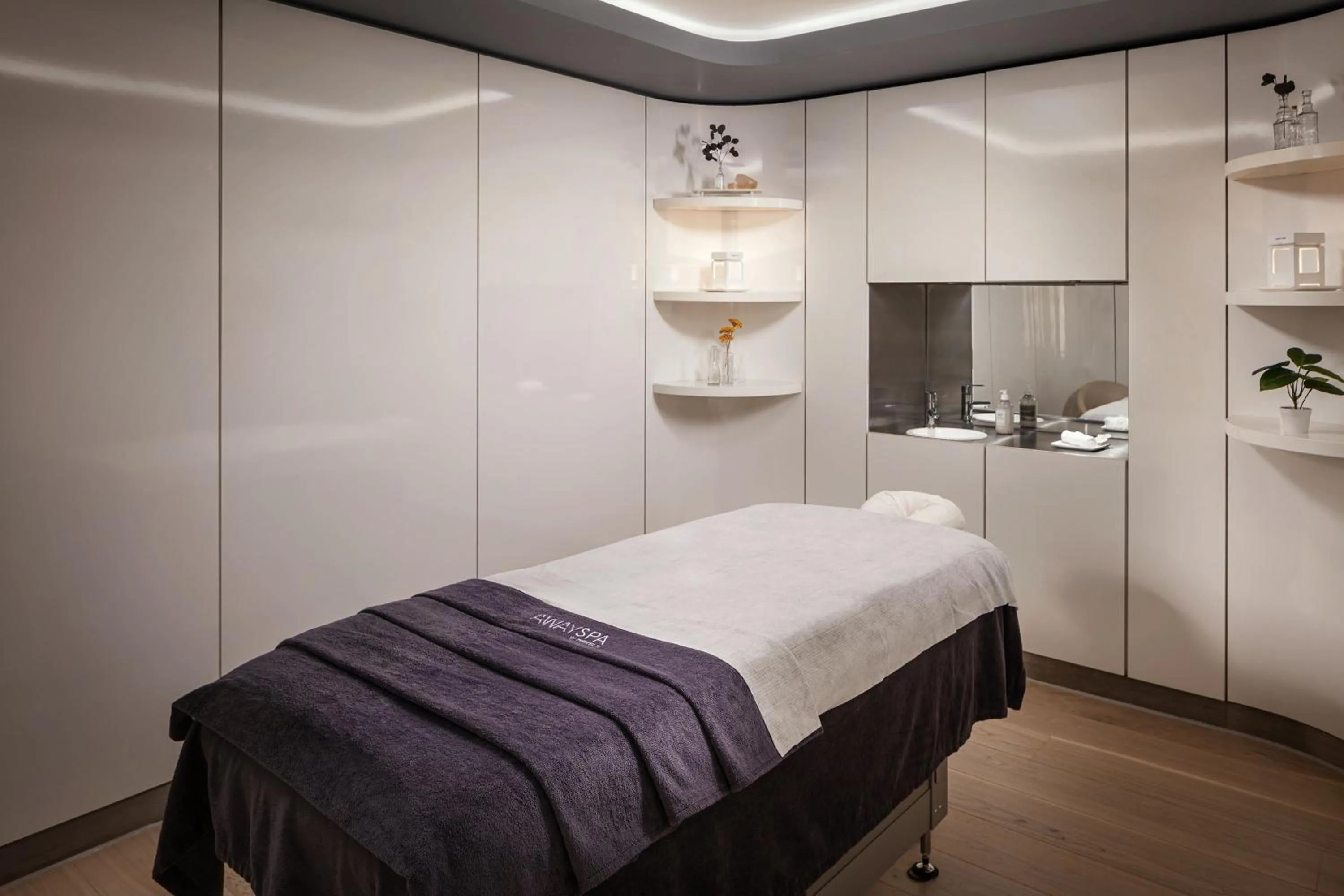 Spa and wellness centre/facilities in W London