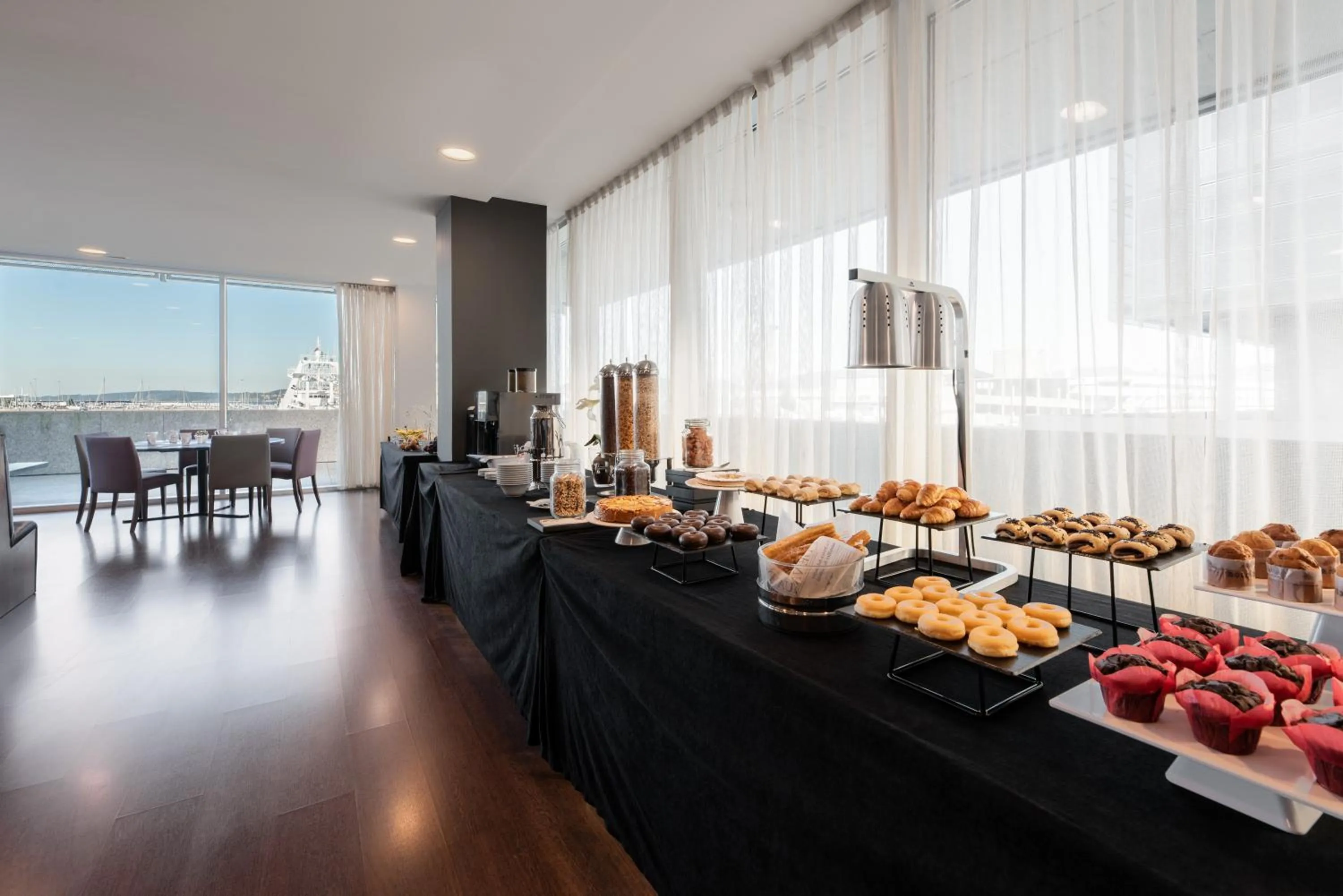 Food and drinks in Eurostars Mar de Vigo