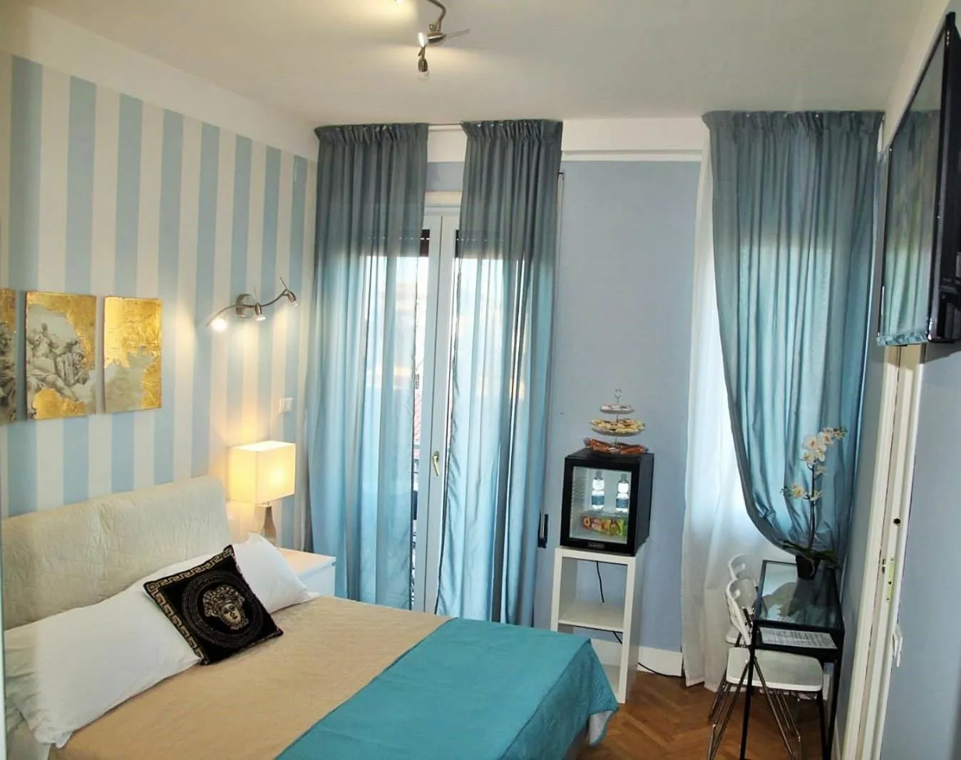 Photo of the whole room, Bed in B&B Pescara Centro Luxury Suite