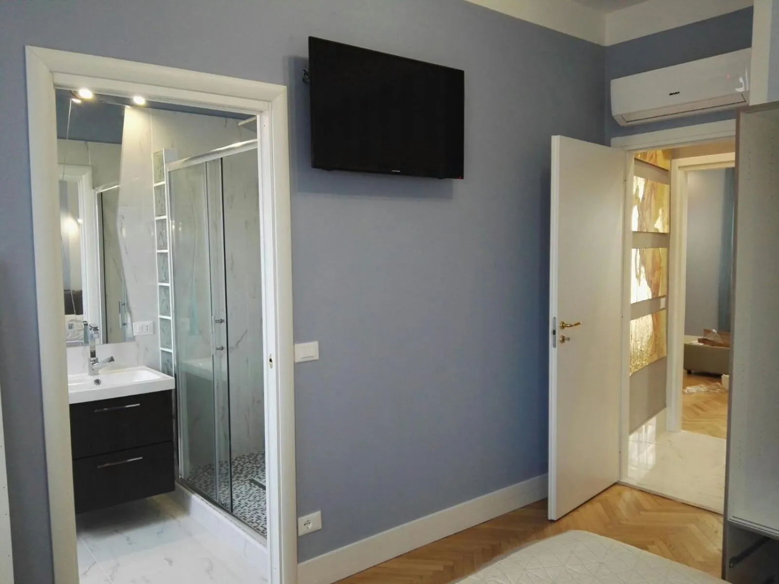 TV and multimedia in B&B Pescara Centro Luxury Suite