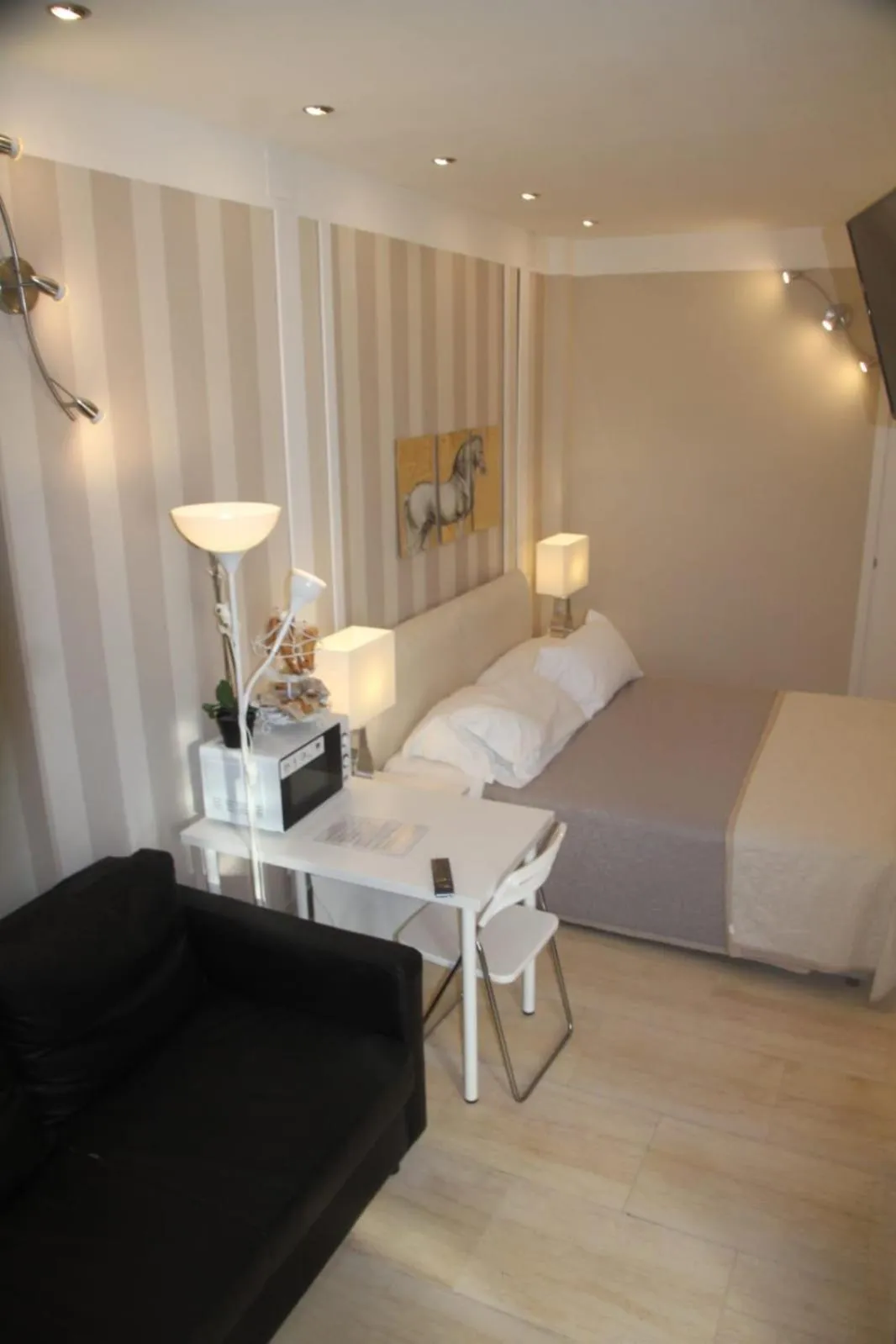 Photo of the whole room, Bed in B&B Pescara Centro Luxury Suite