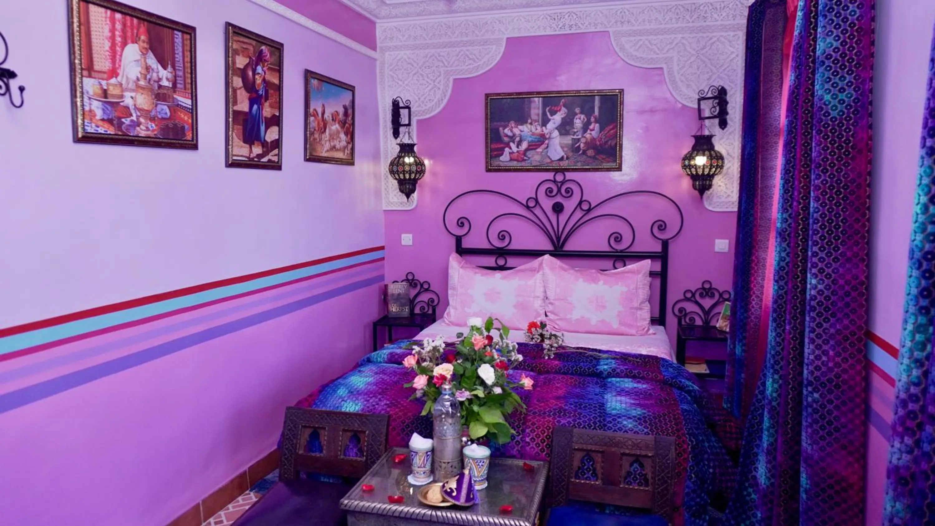 Bed in Riad bleu du Sud