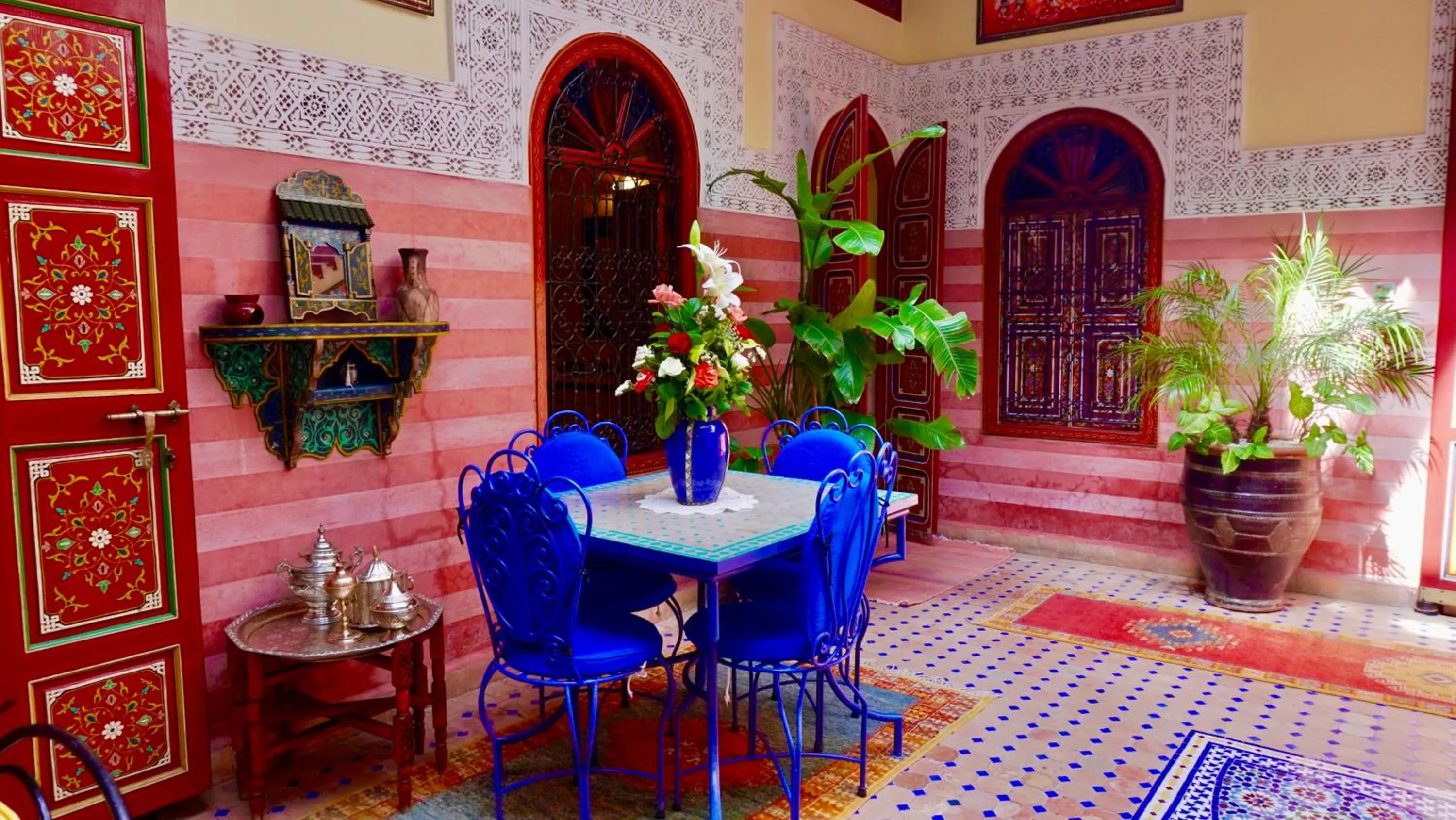 Dining area in Riad bleu du Sud