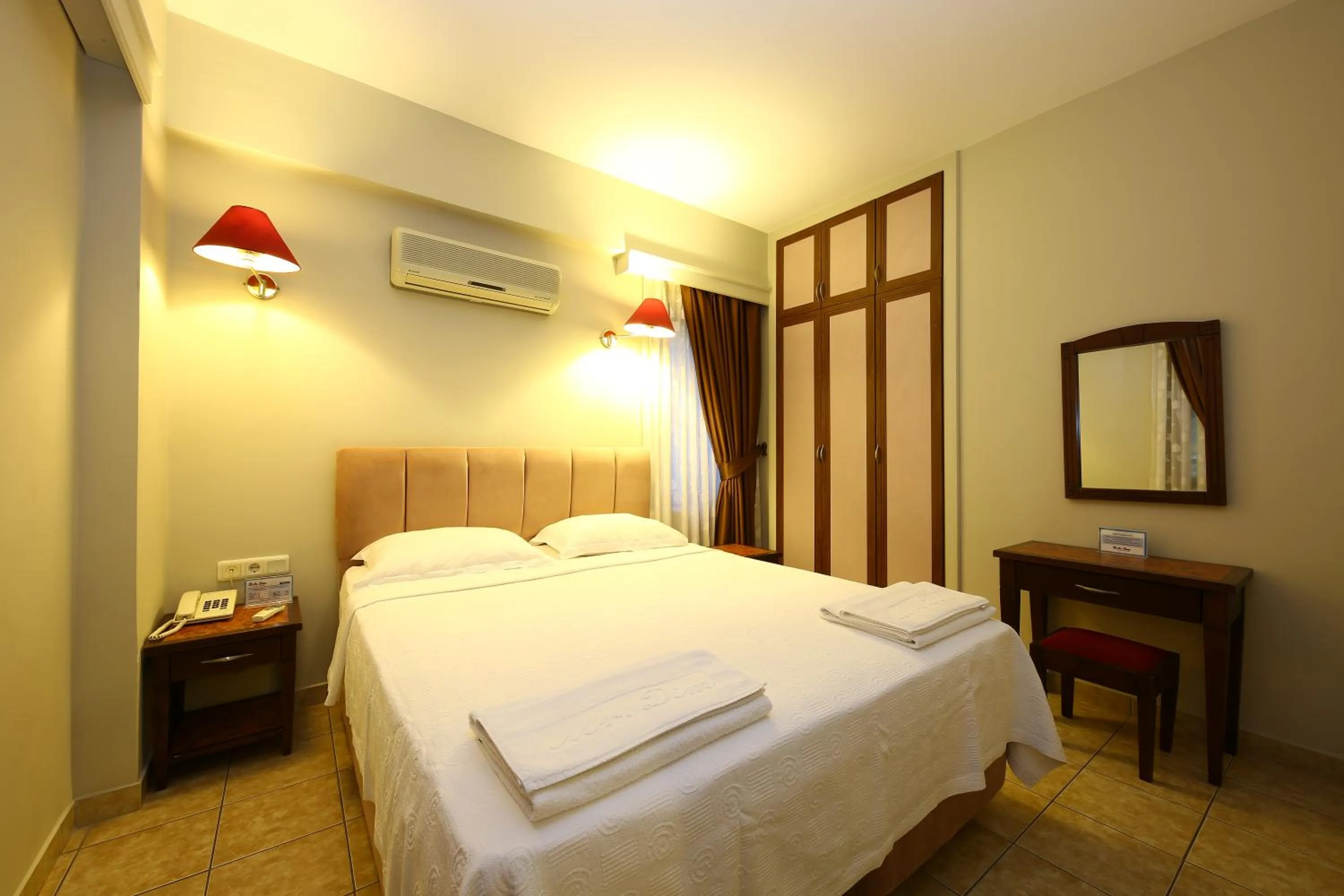 TV and multimedia, Bed in Mr. Dim Exclusive Apart Hotel